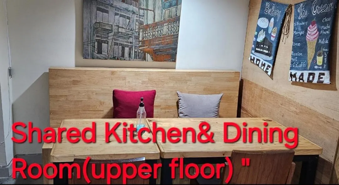 Double D Rooms & Cafe