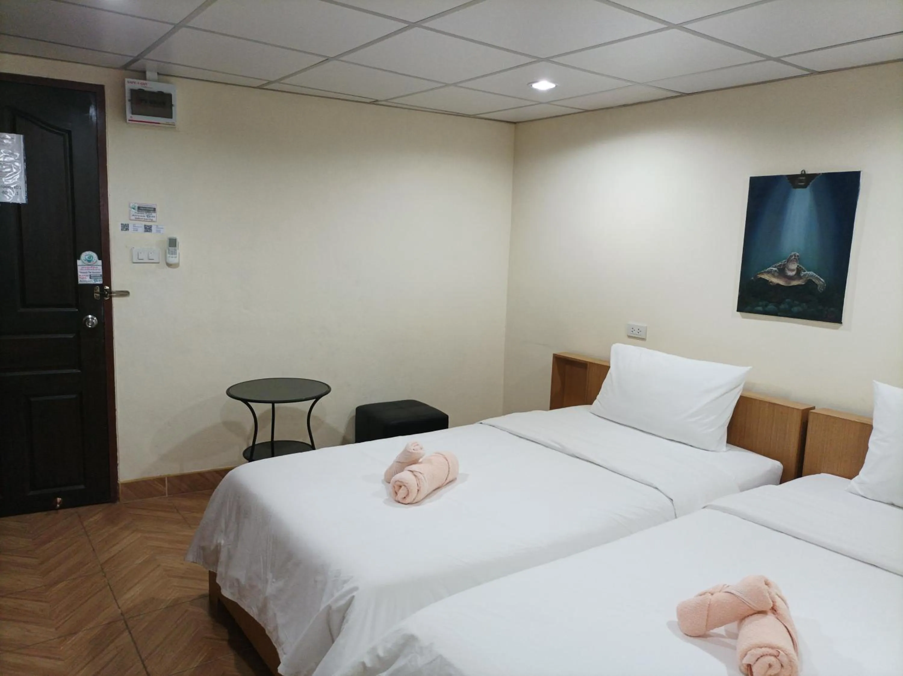 Bed in Double D Rooms & Cafe