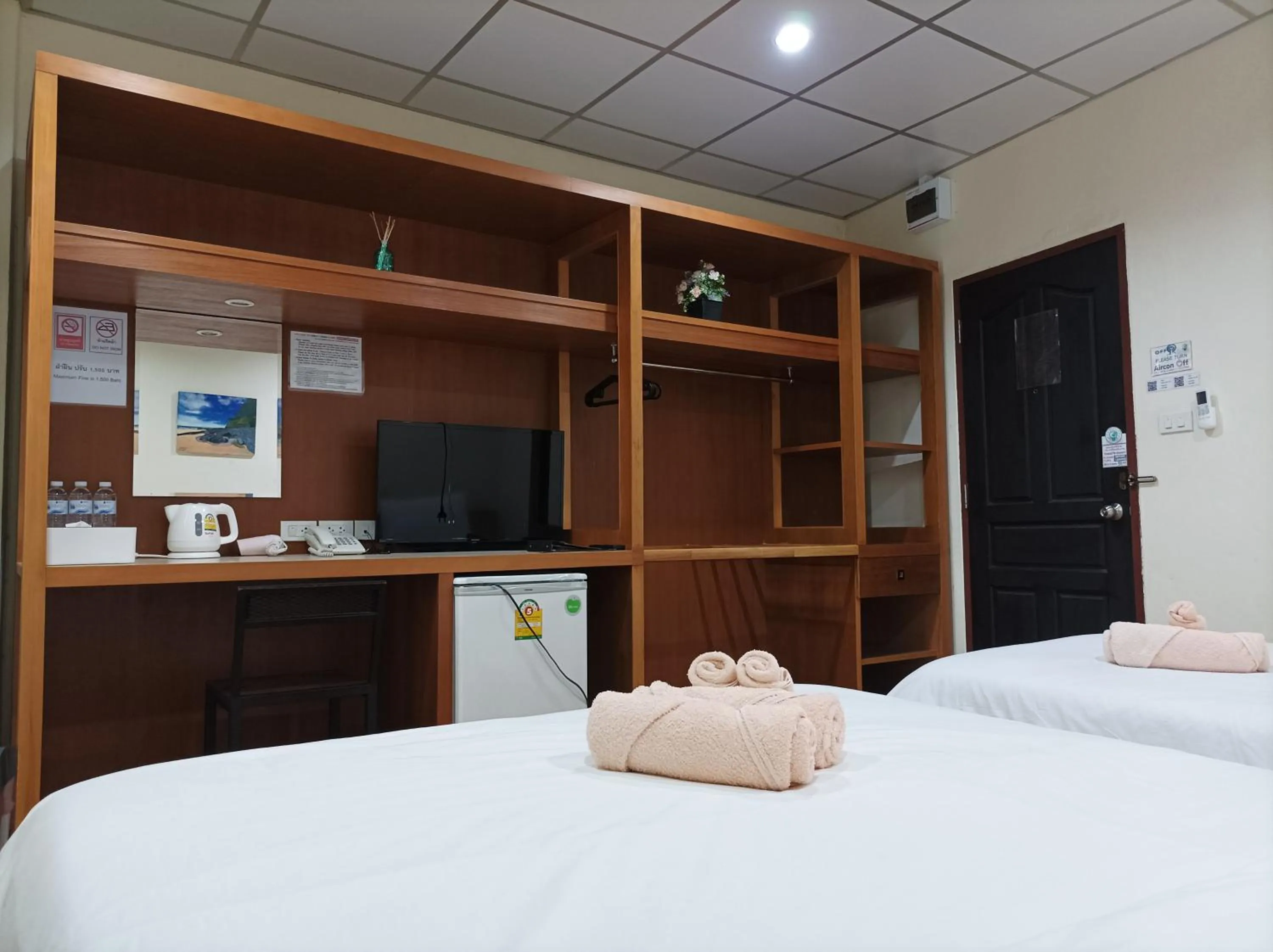 Bed in Double D Rooms & Cafe