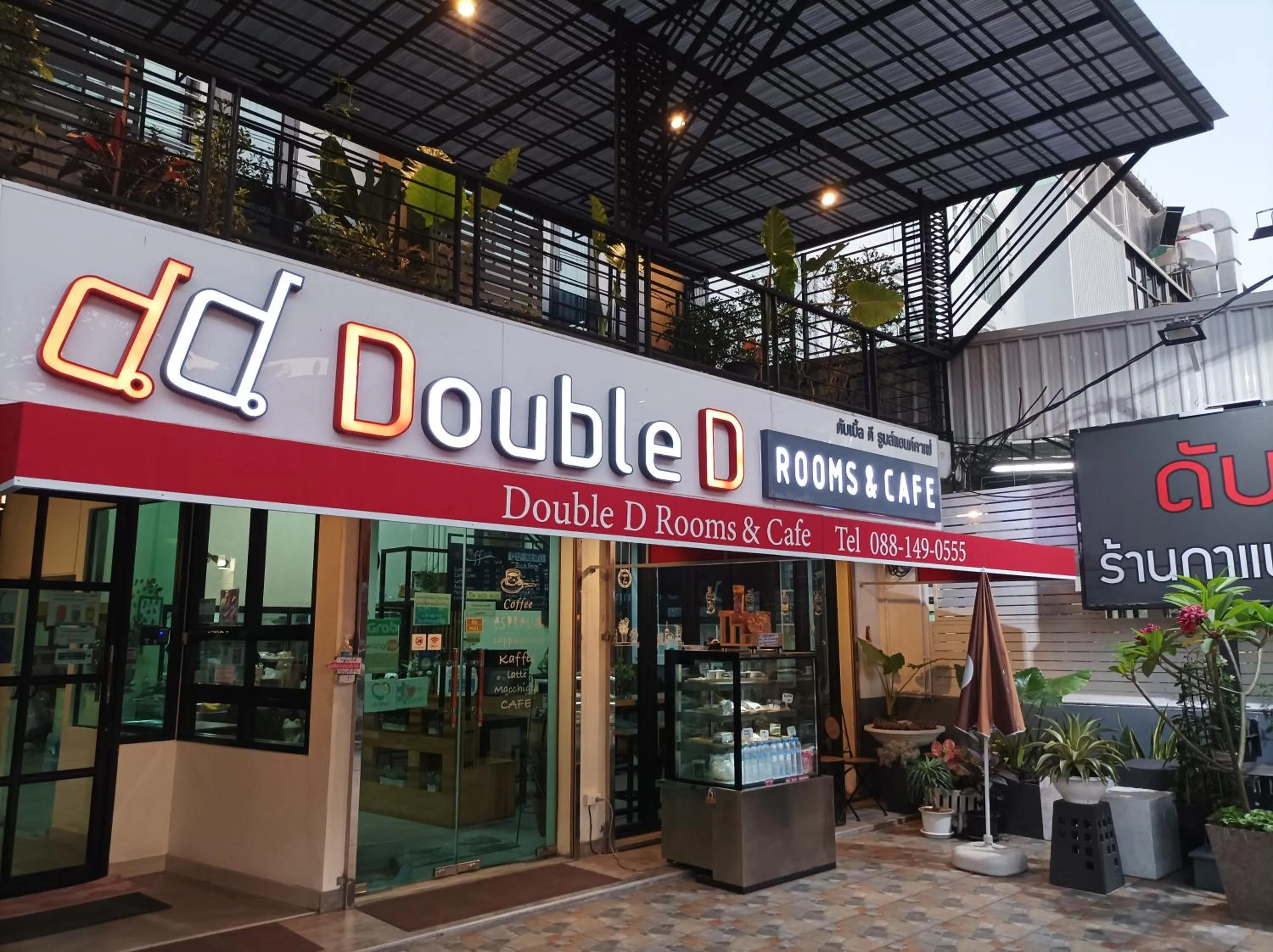 Double D Rooms & Cafe