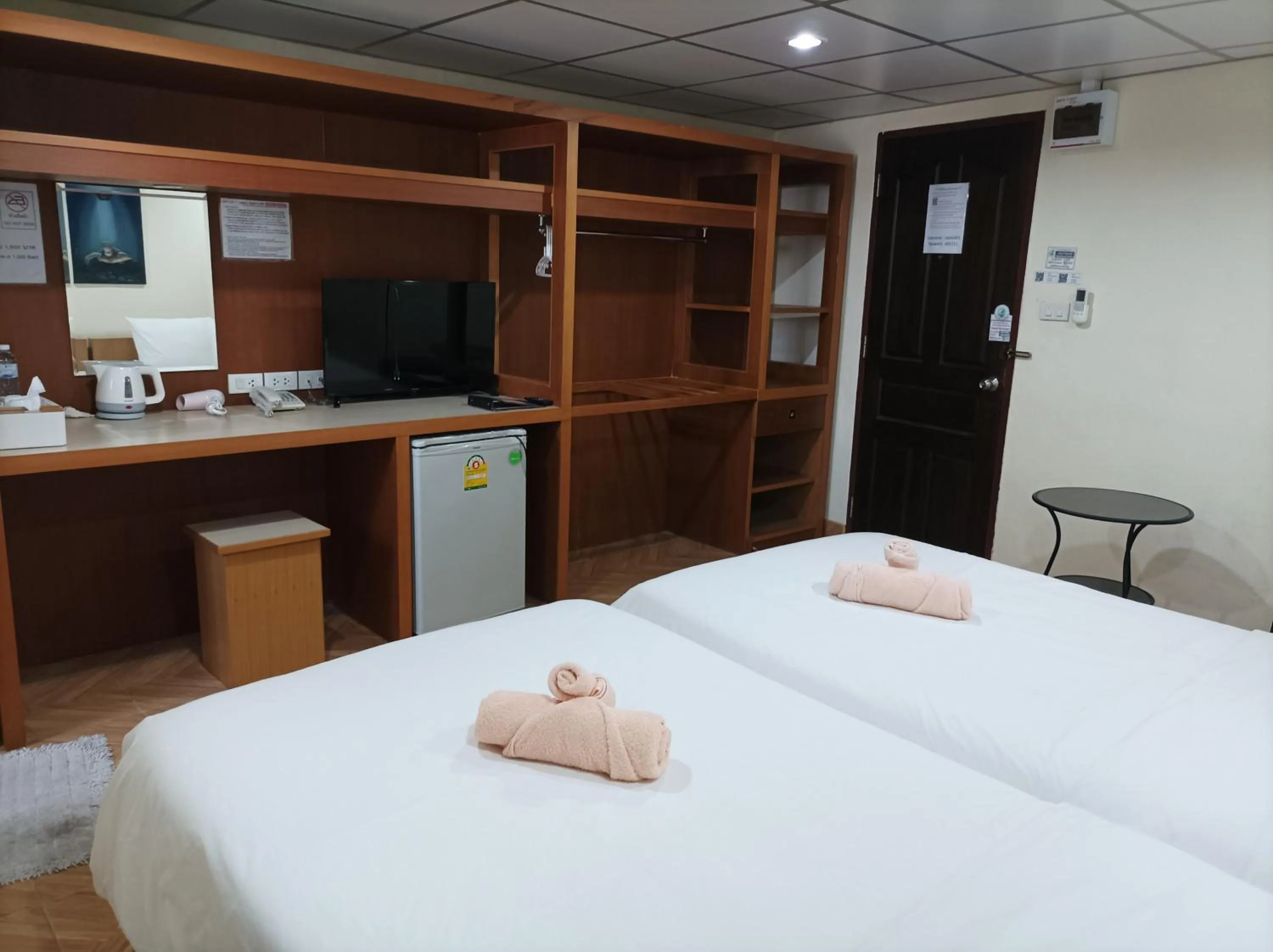 Bed in Double D Rooms & Cafe