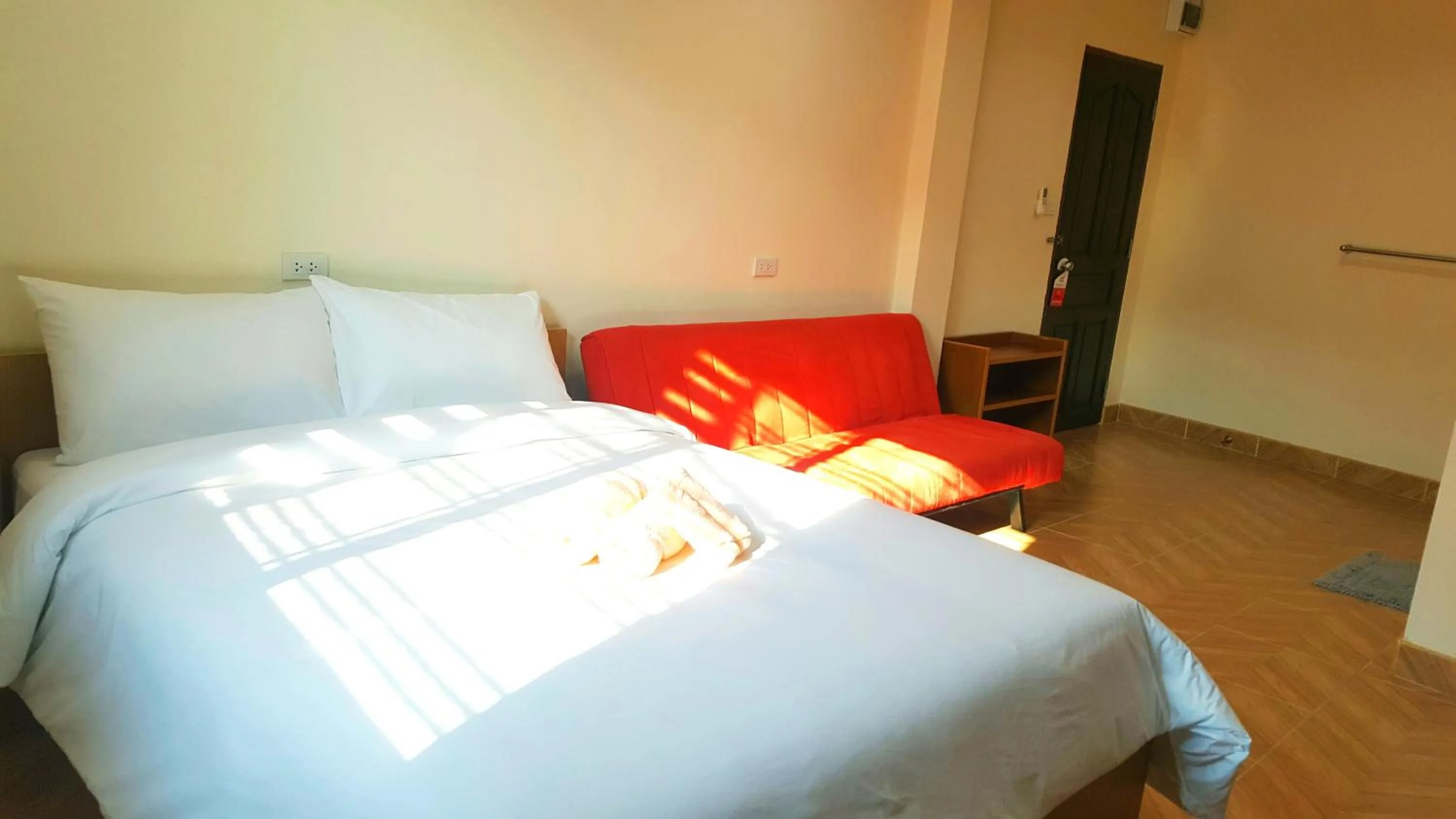 Bed in Double D Rooms & Cafe