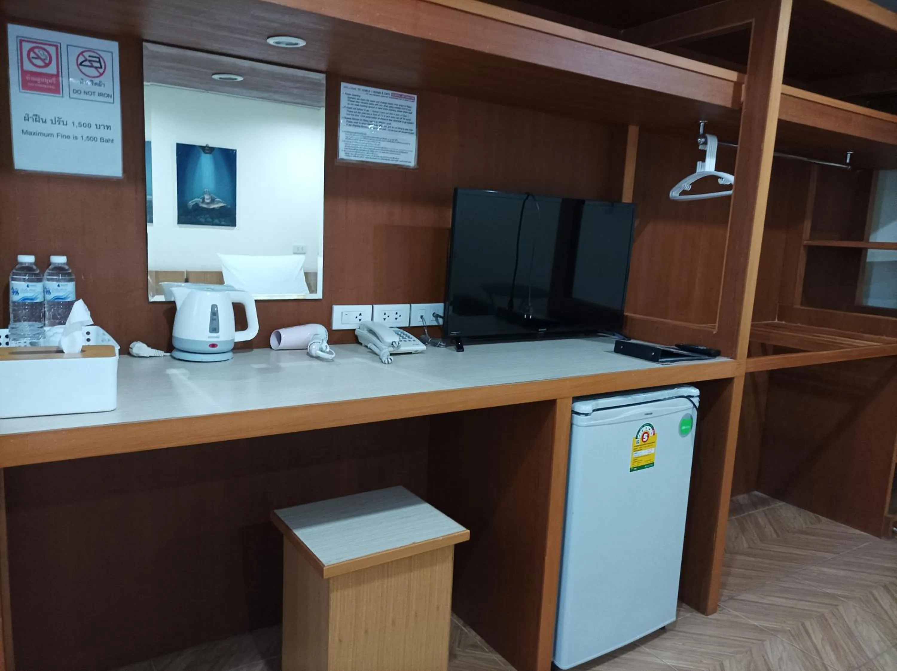 Double D Rooms & Cafe