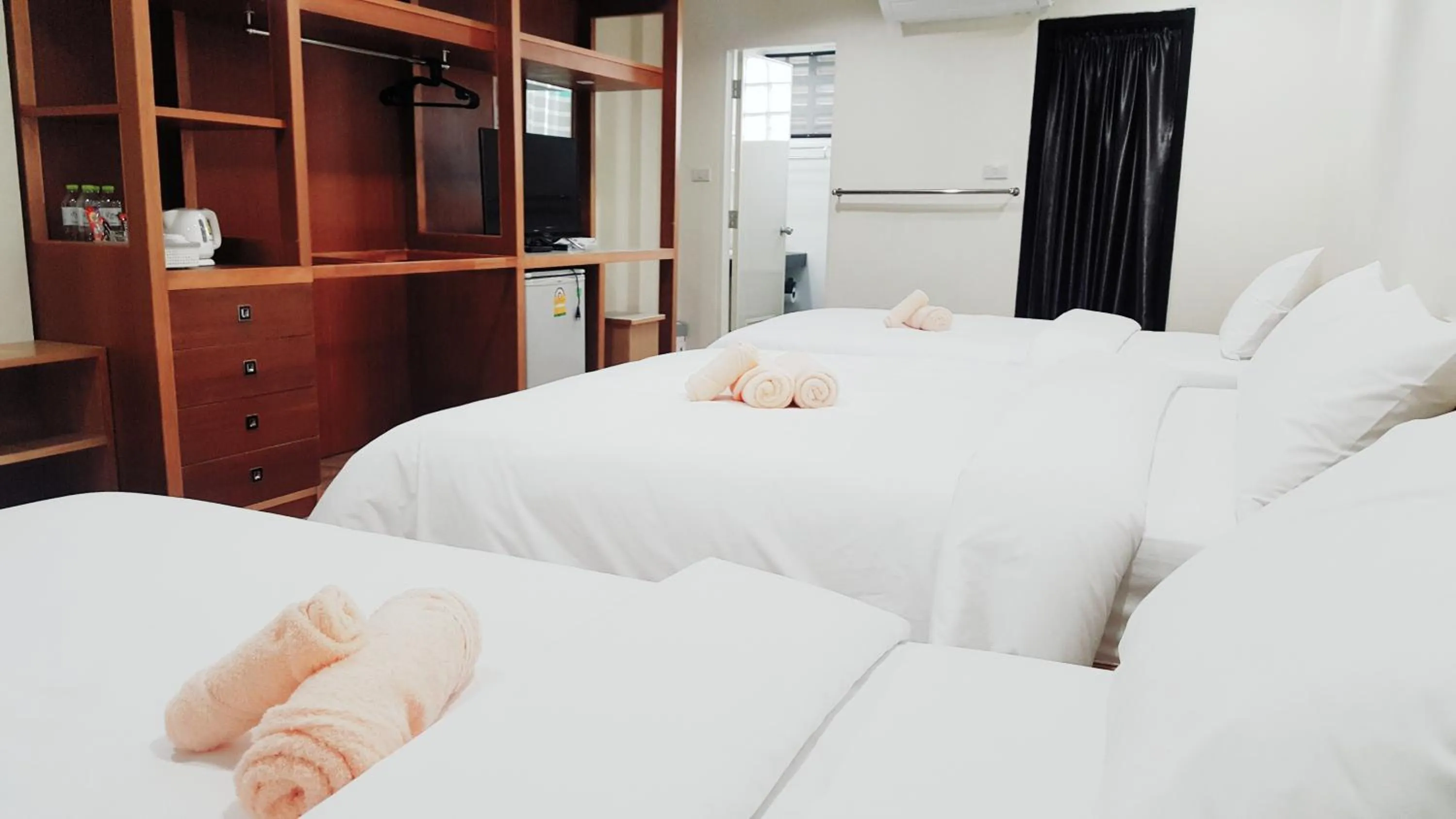 Bed in Double D Rooms & Cafe