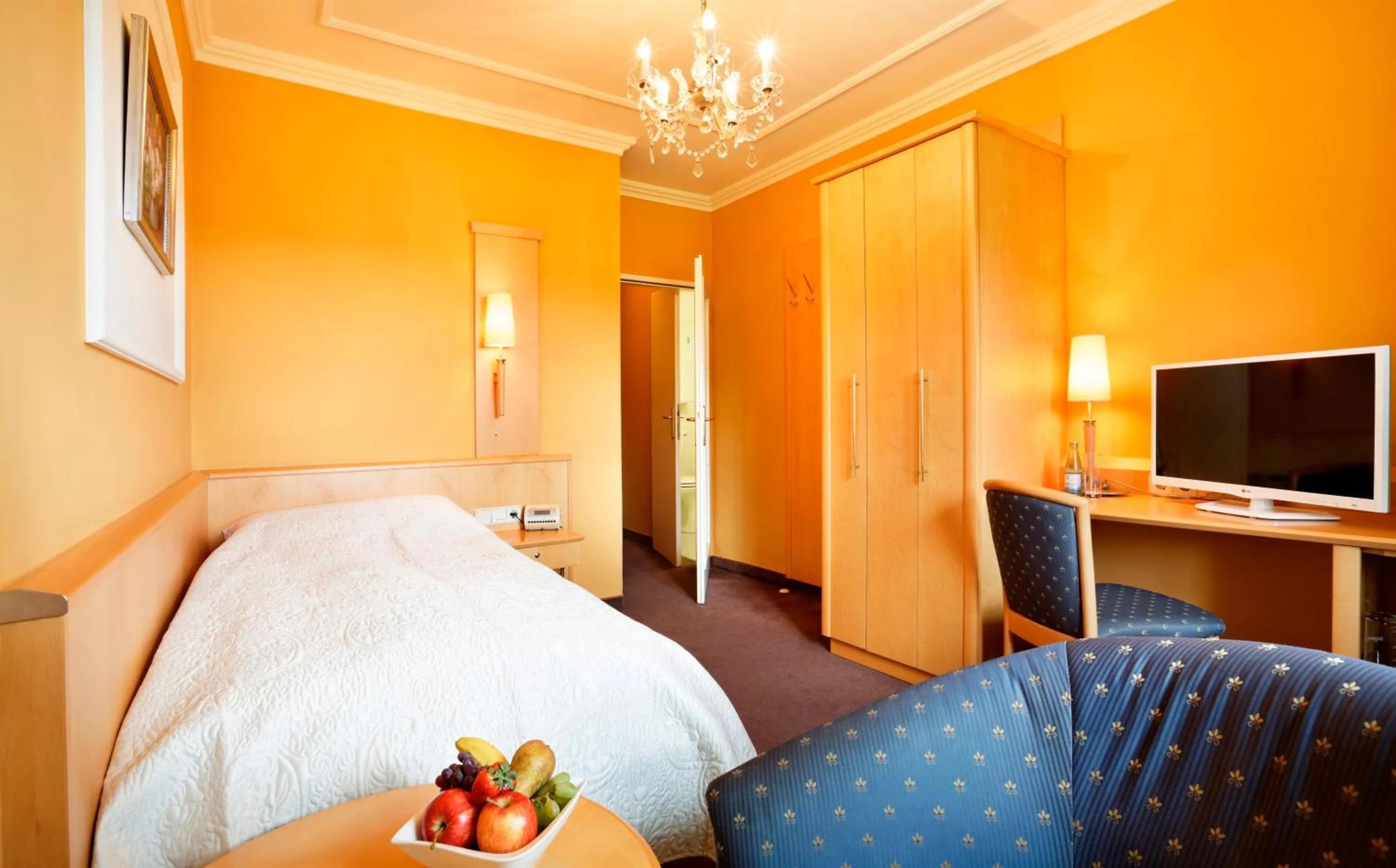 Photo of the whole room, Bed in Hotel Stenitzer