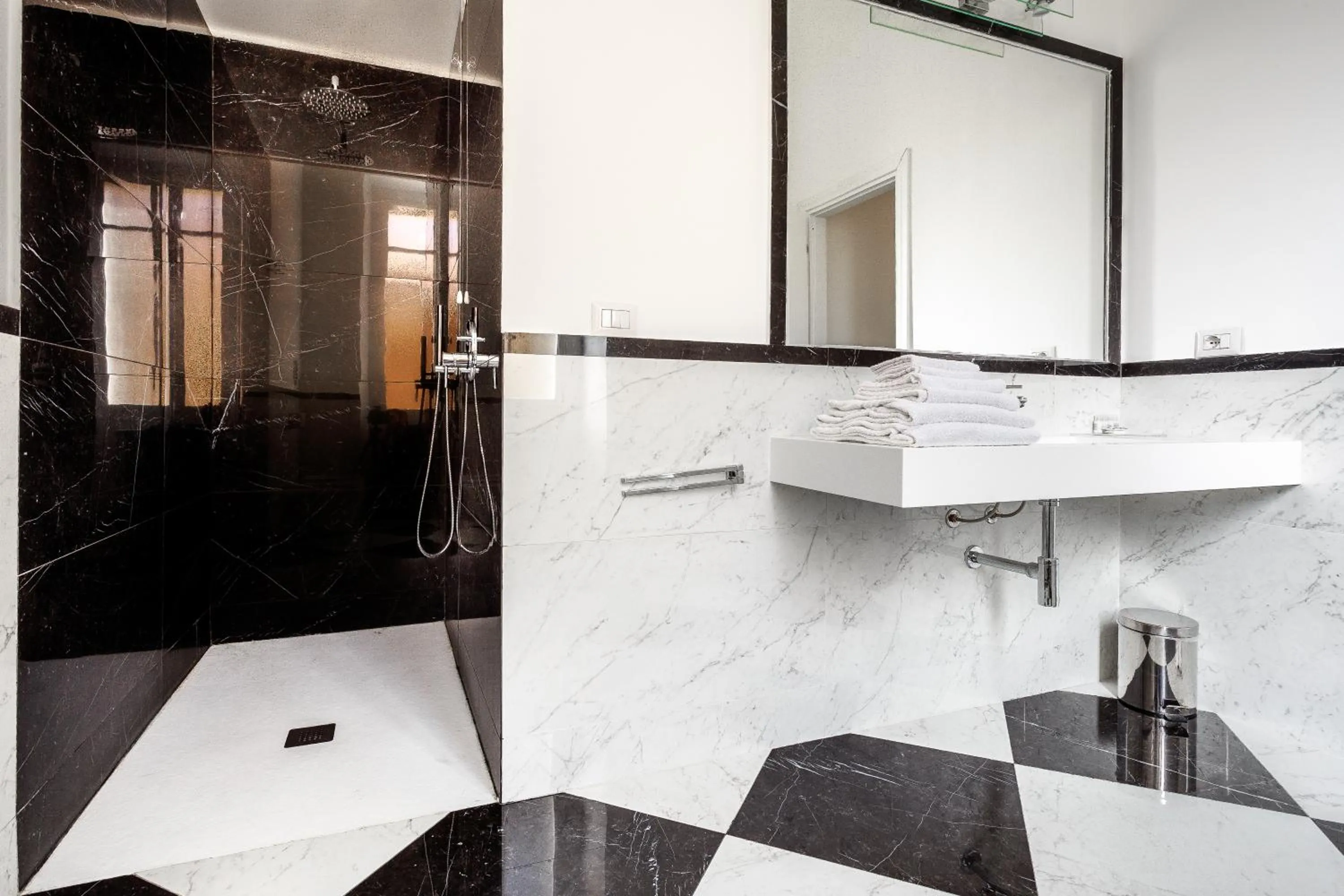 Photo of the whole room in PLEY Cagliari Boutique Suites