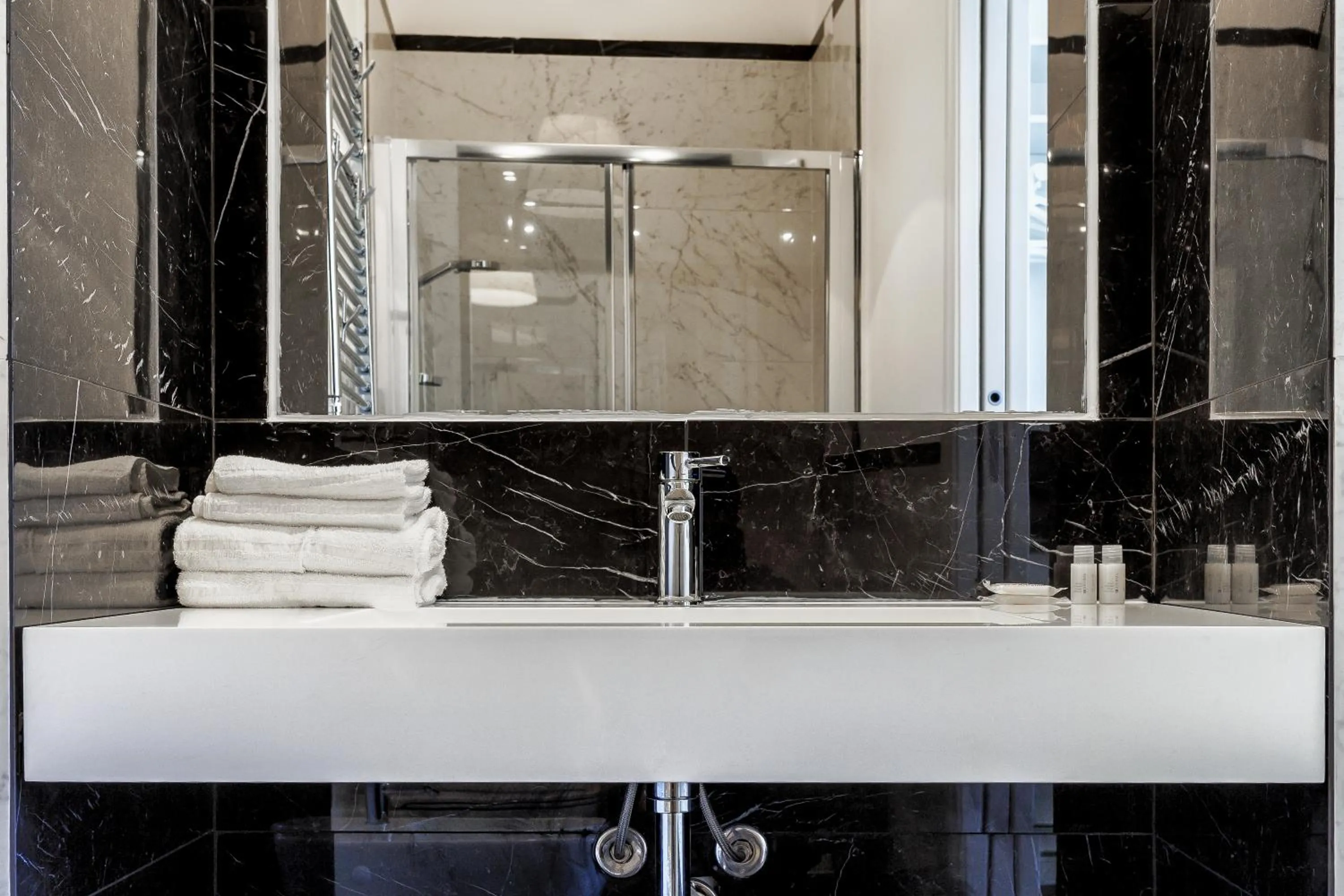 Photo of the whole room in PLEY Cagliari Boutique Suites