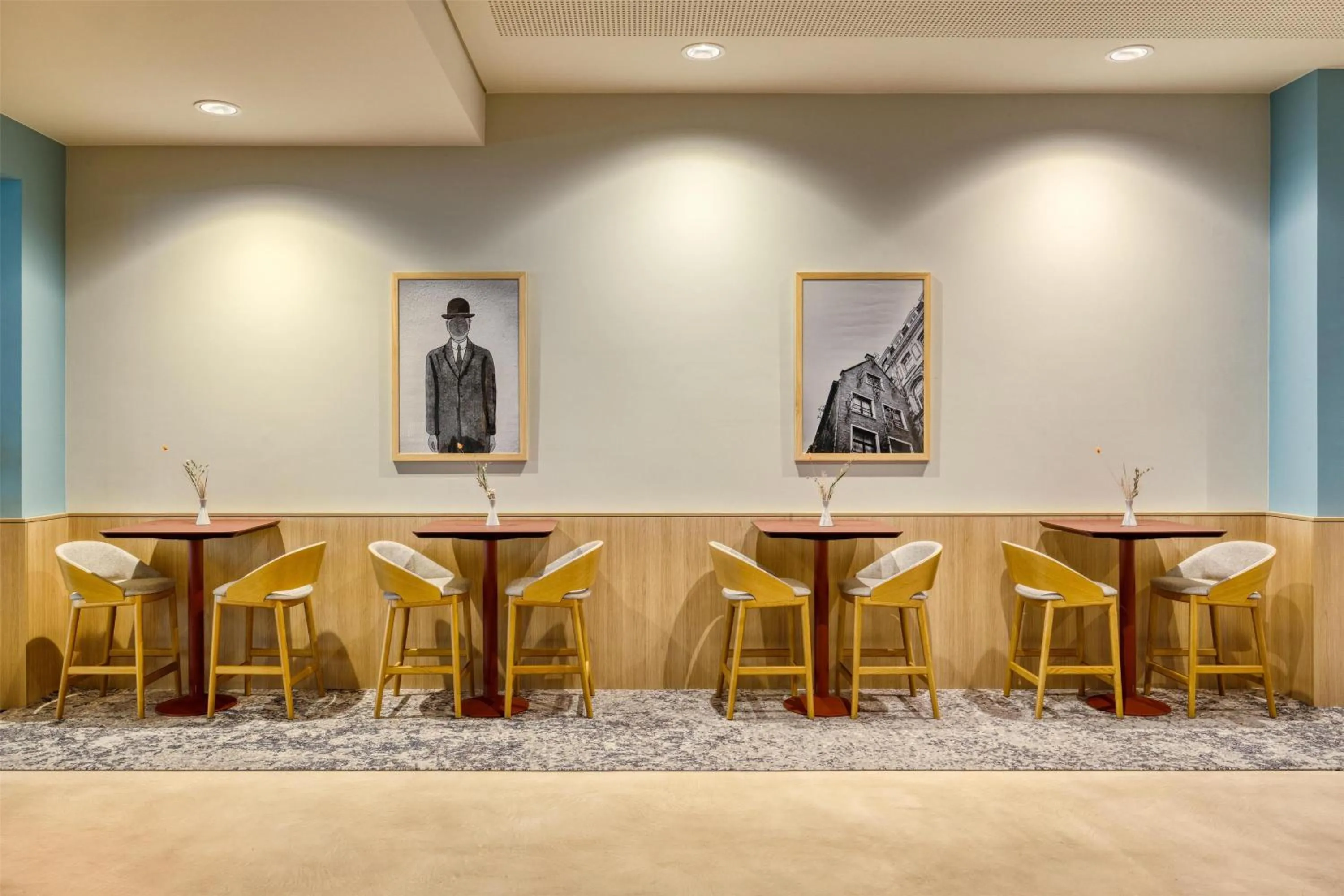 Lounge or bar in Radisson Hotel Brussels Centre Midi