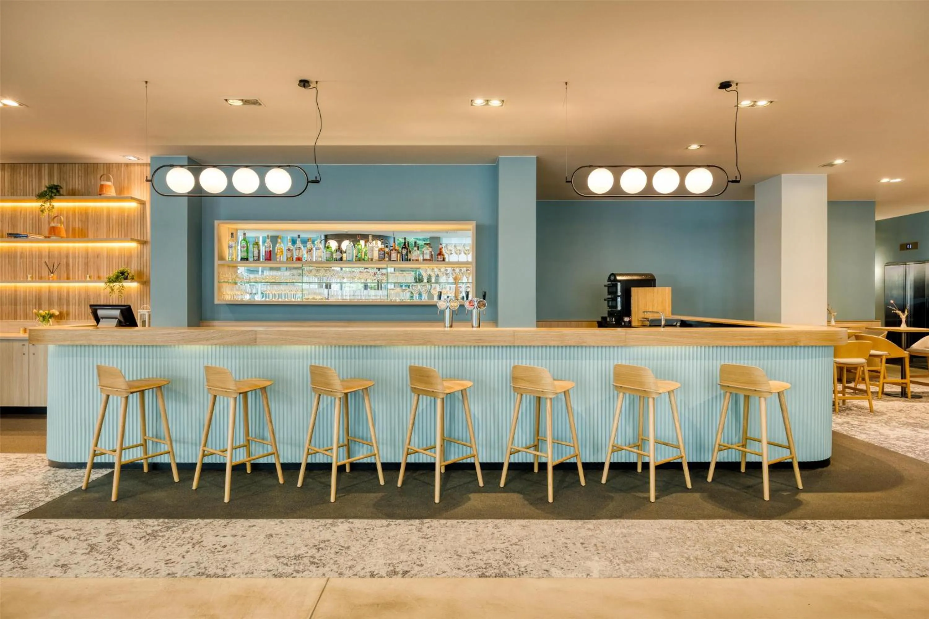 Lounge or bar in Radisson Hotel Brussels Centre Midi