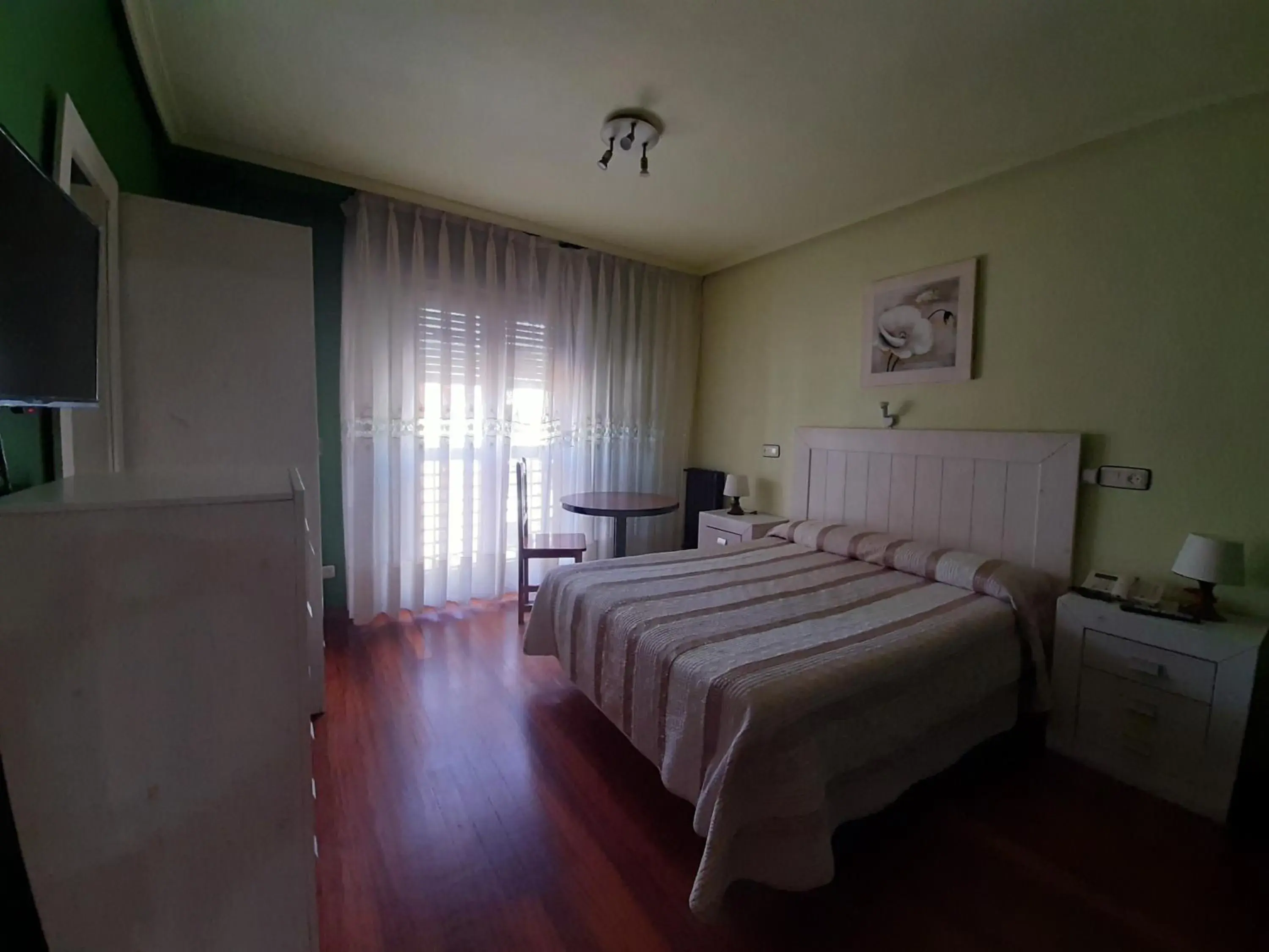 Double or Twin Room in Favila Oviedo Double or Twin Room in Favila Oviedo