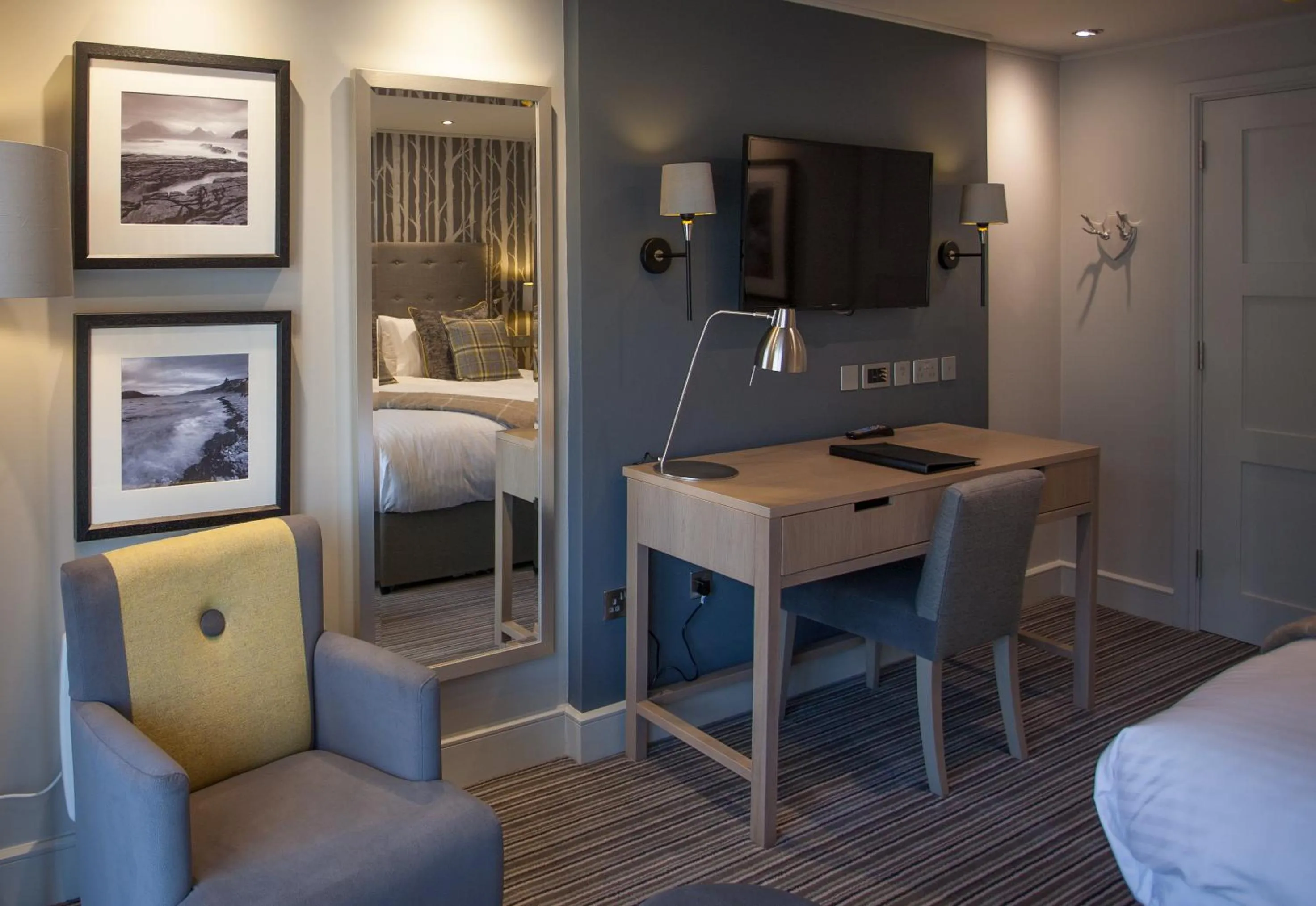 Seating area, Bed in Auchrannie Resort