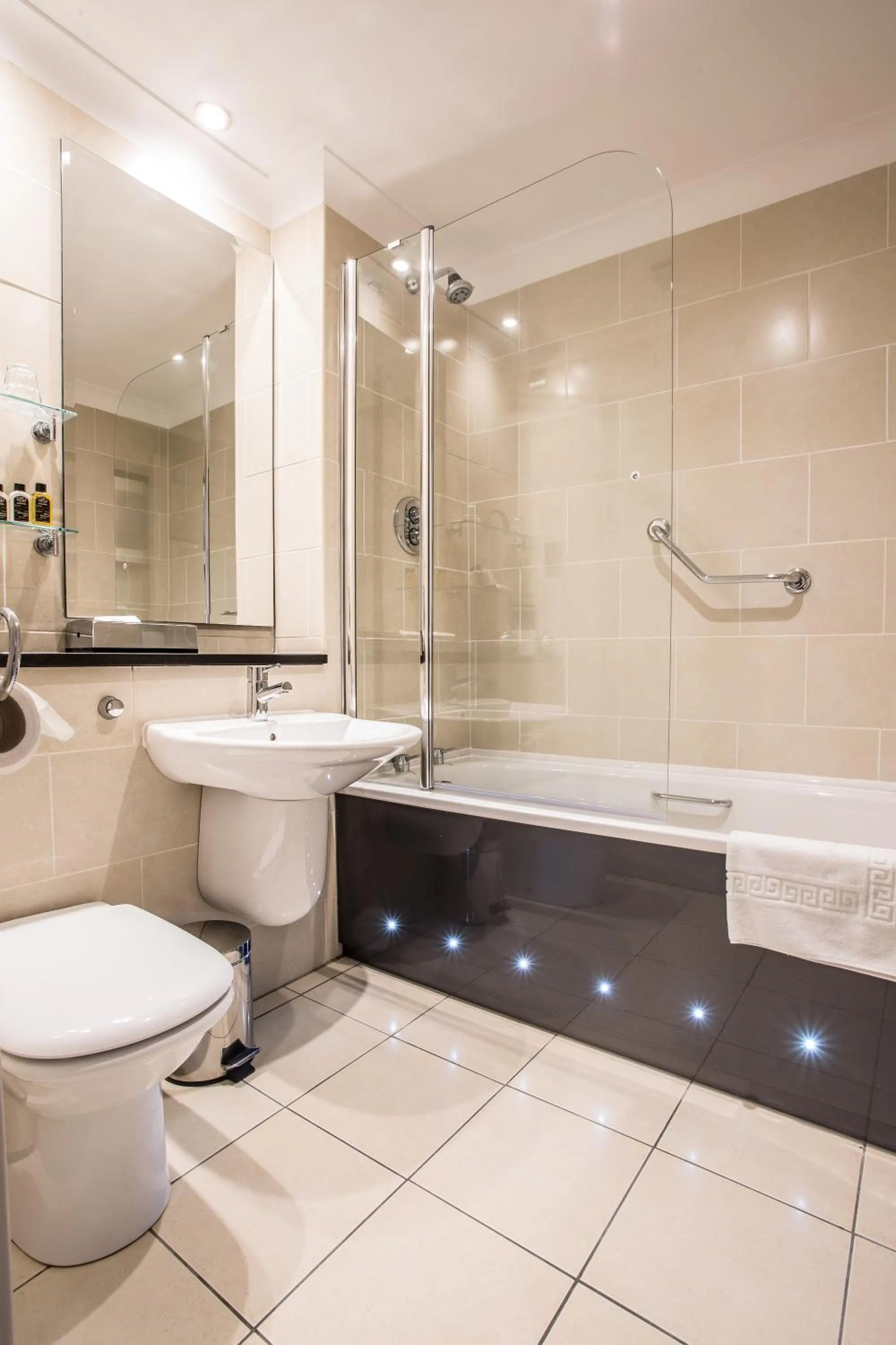 Shower in Auchrannie Resort