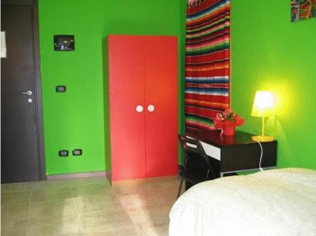 Decorative detail, Bed in B&B Piazza Vittorio