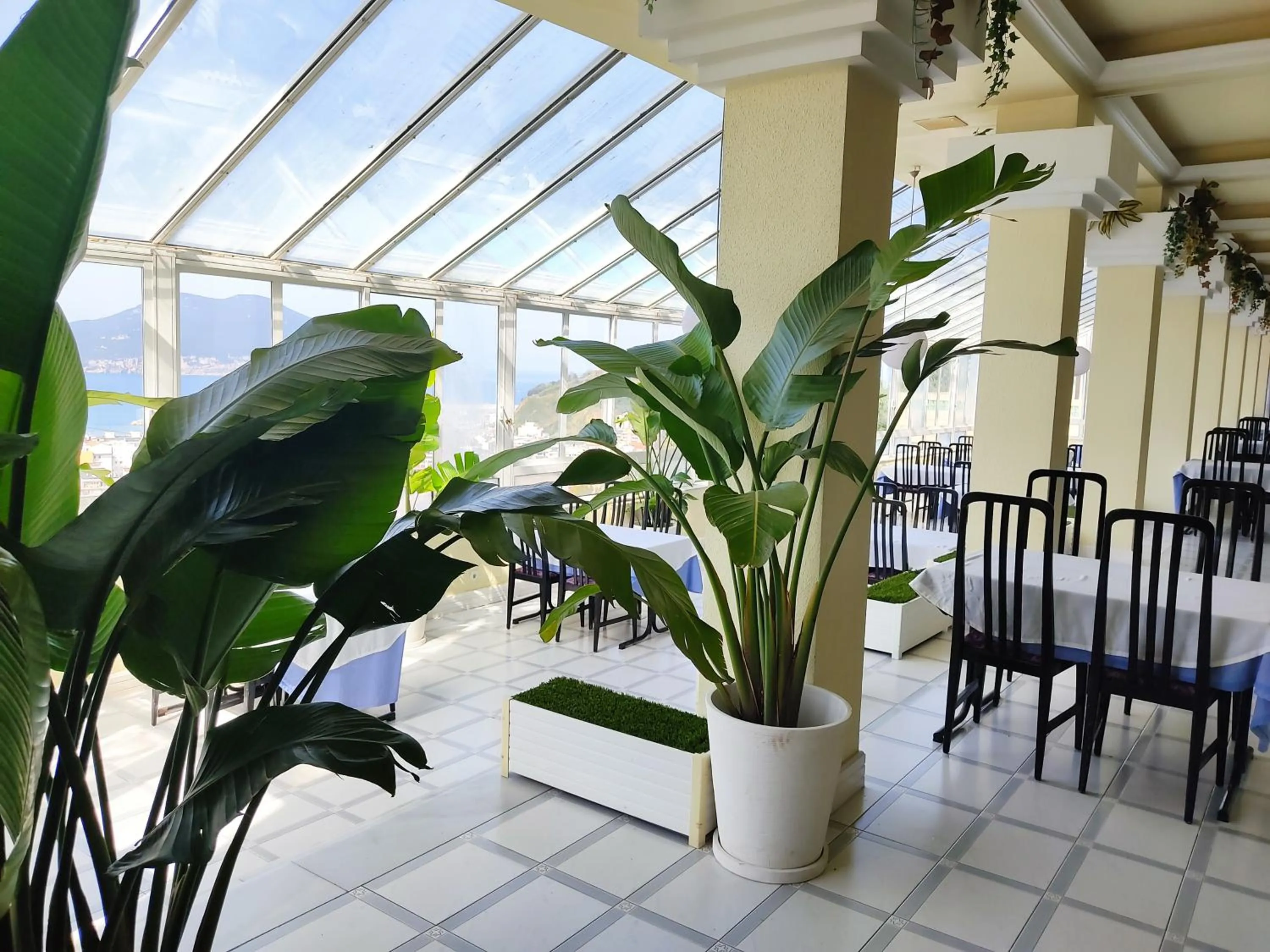 Seating area in Hotel Miramar Laredo