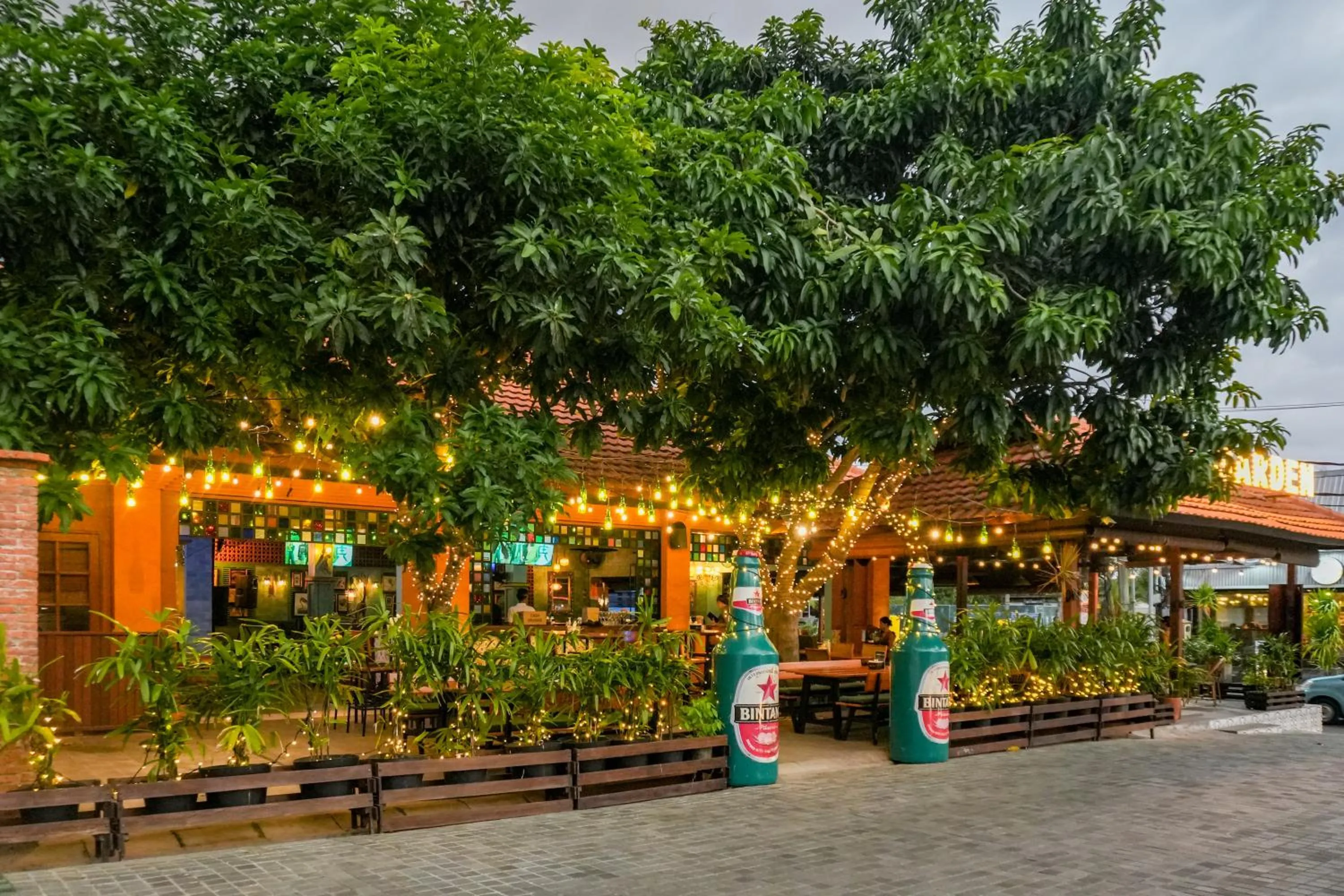 Restaurant/places to eat in Bali Garden Beach Resort