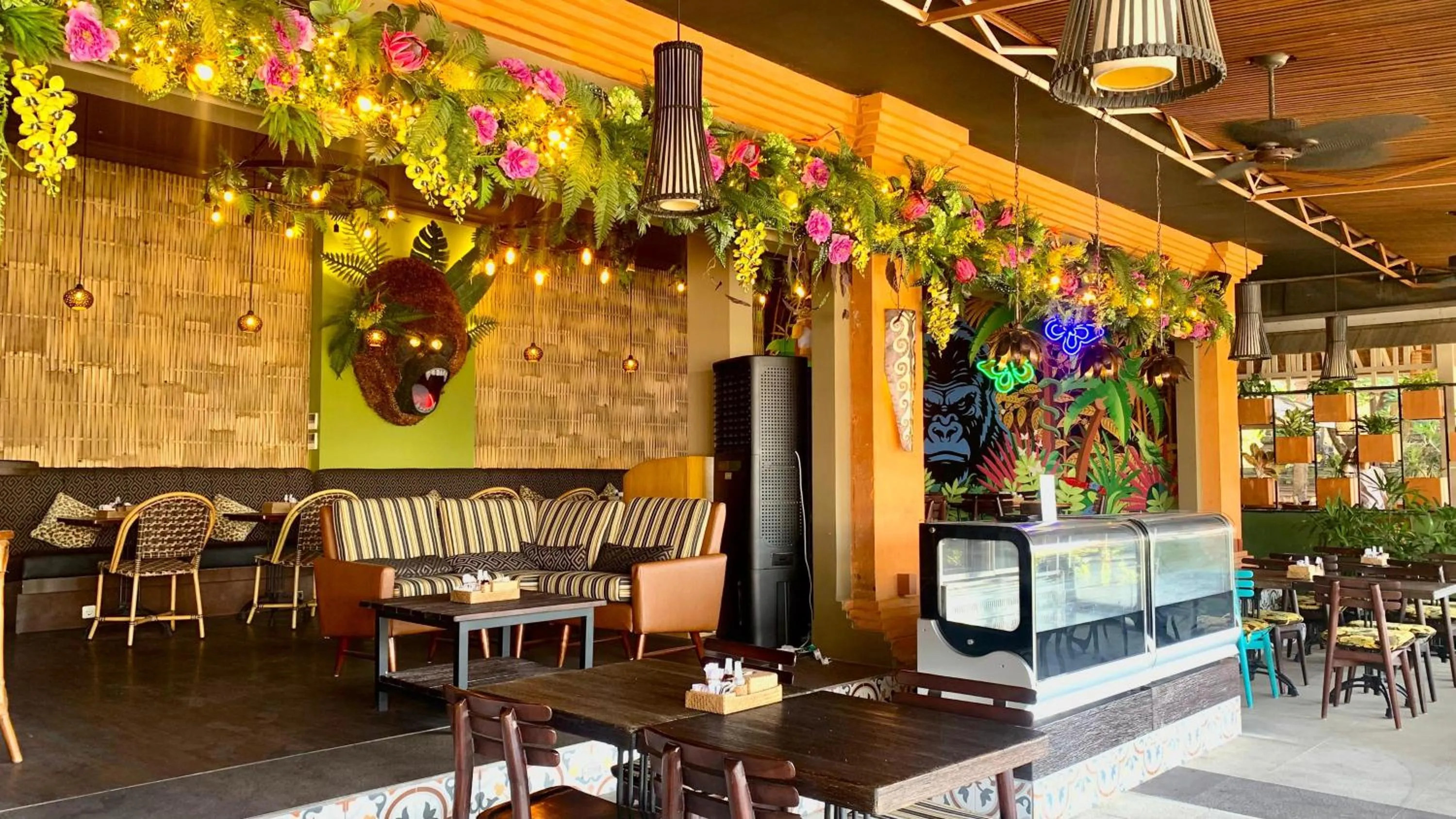 Restaurant/places to eat in Bali Garden Beach Resort