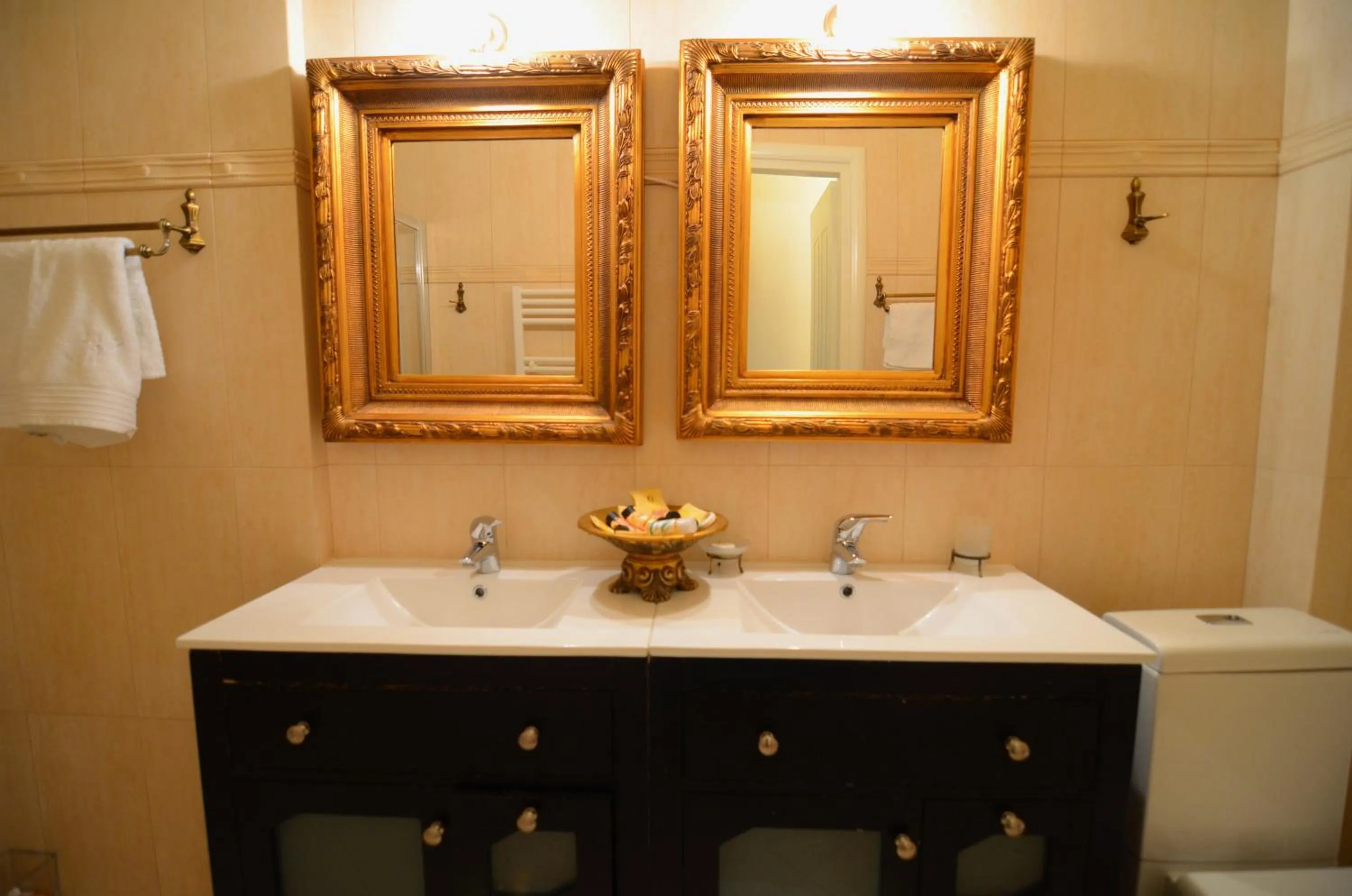 Bathroom in Korina Gallery Hotel