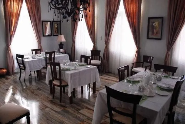 Restaurant/places to eat in Korina Gallery Hotel
