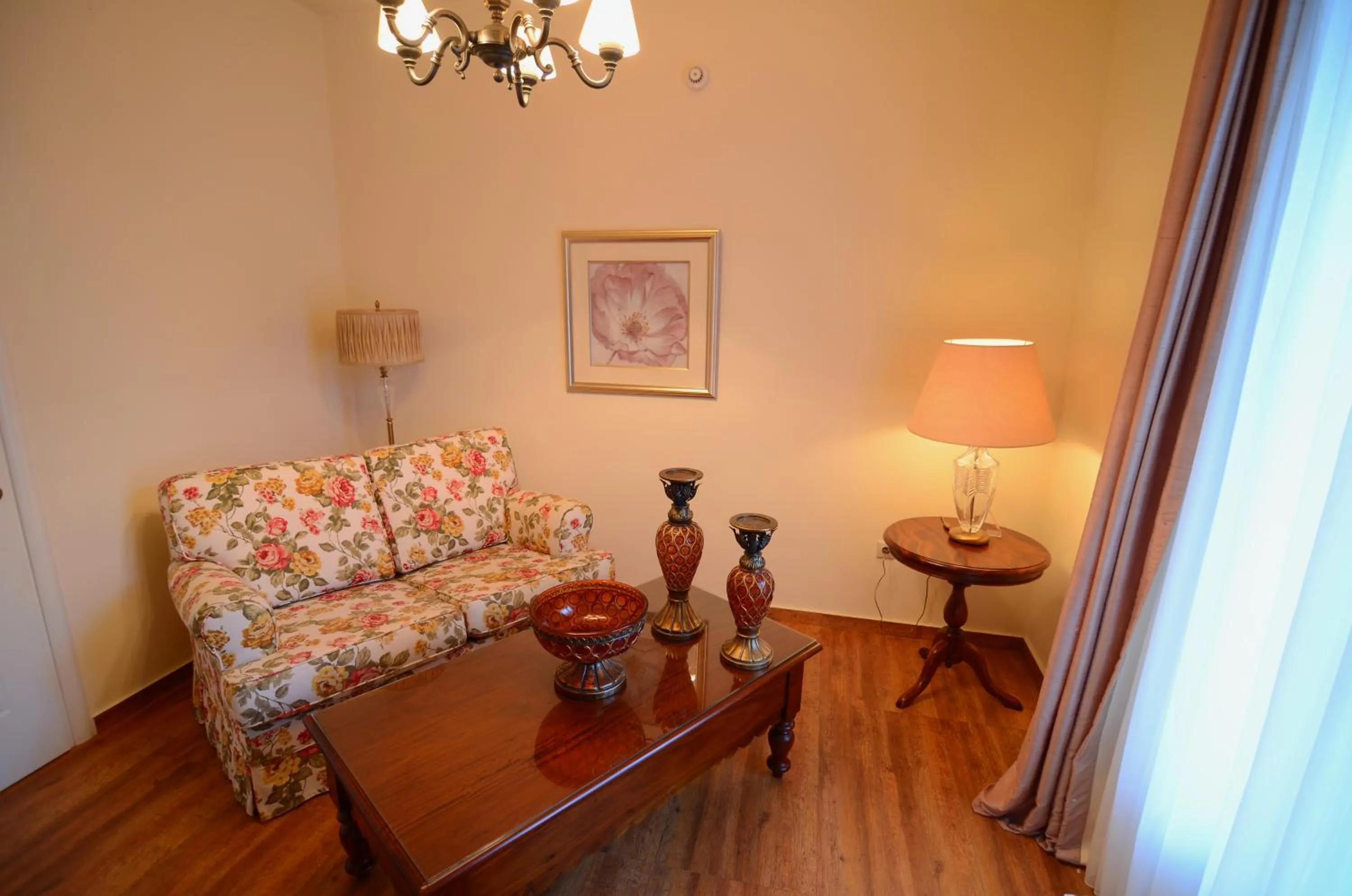 Day in Korina Gallery Hotel