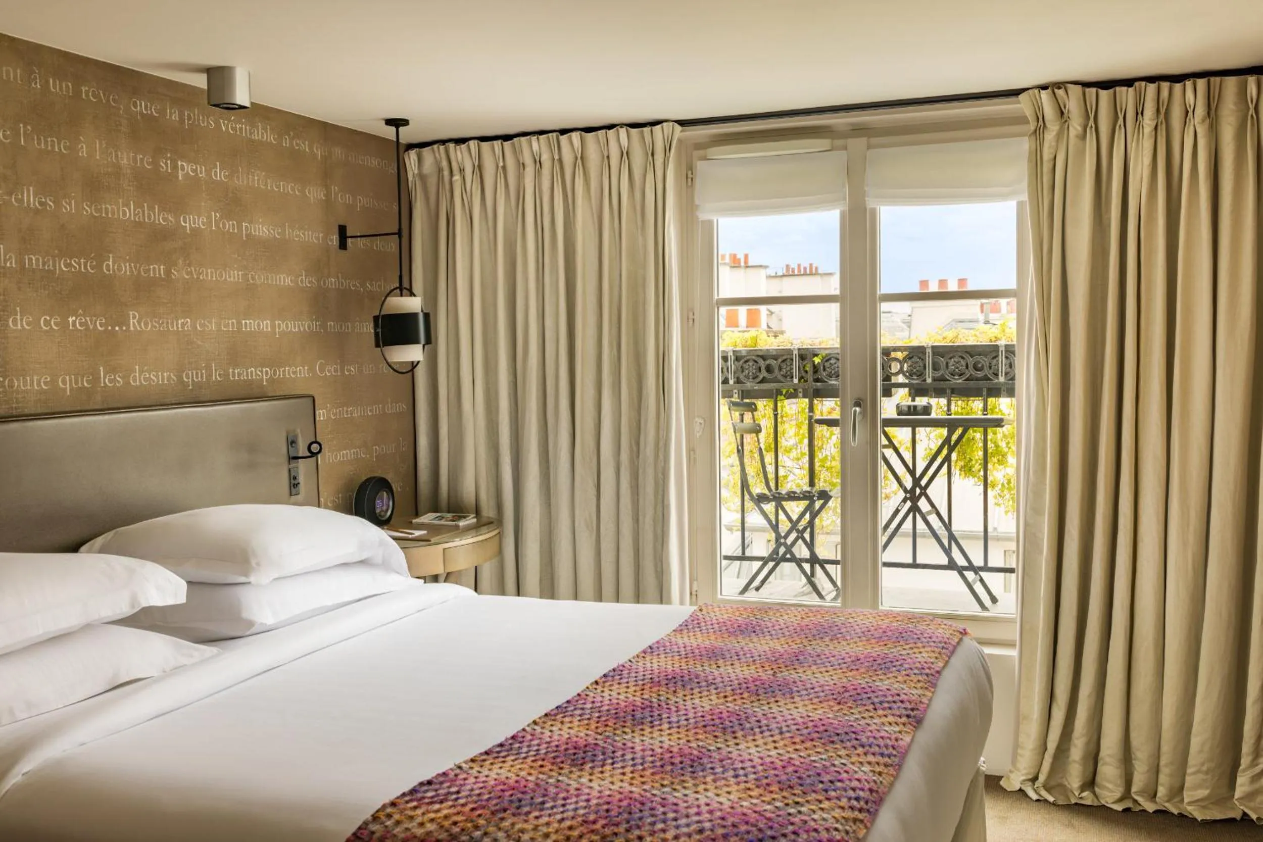 Bedroom, Bed in Le Pavillon des Lettres