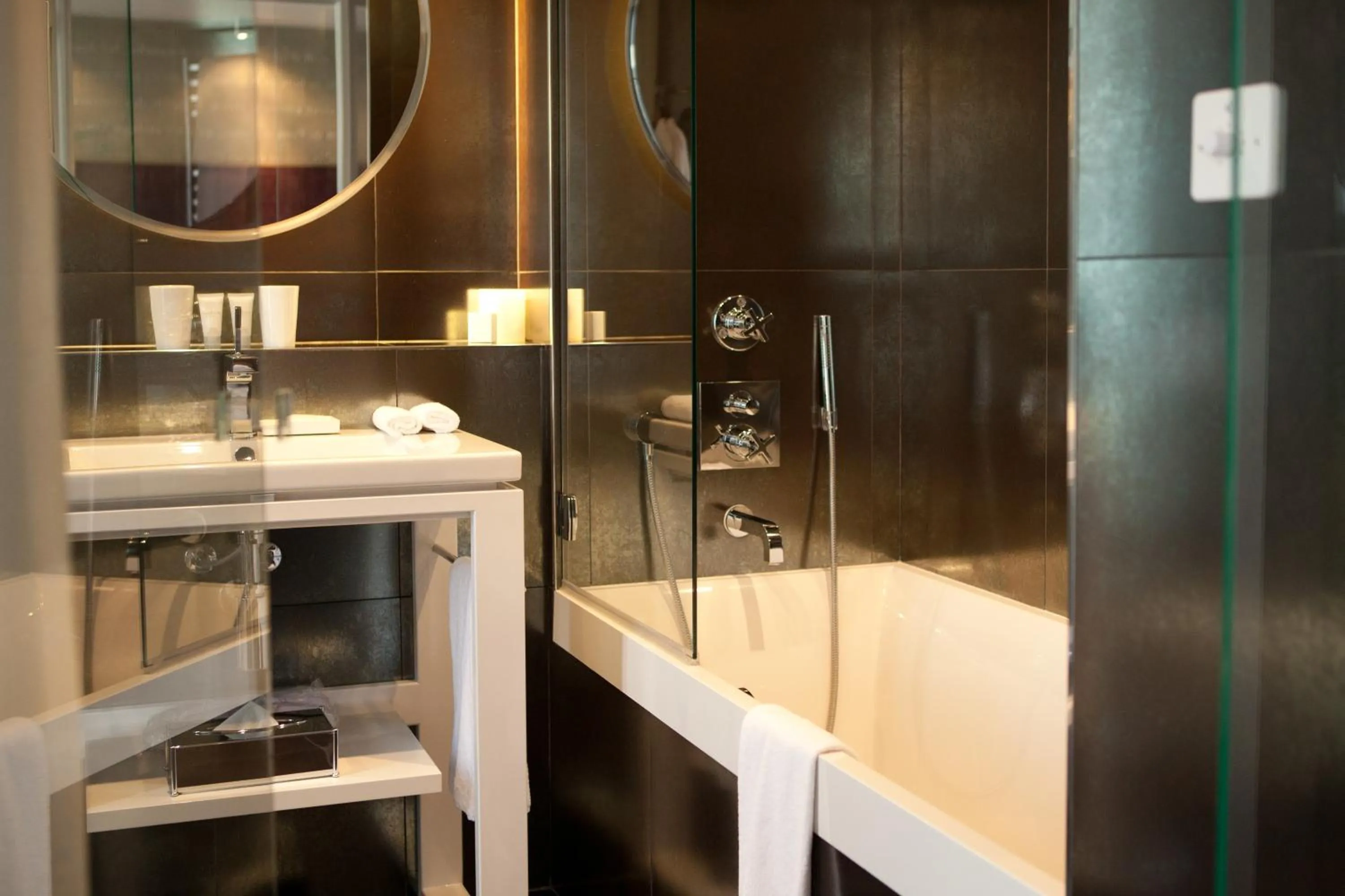 Bathroom in Le Pavillon des Lettres