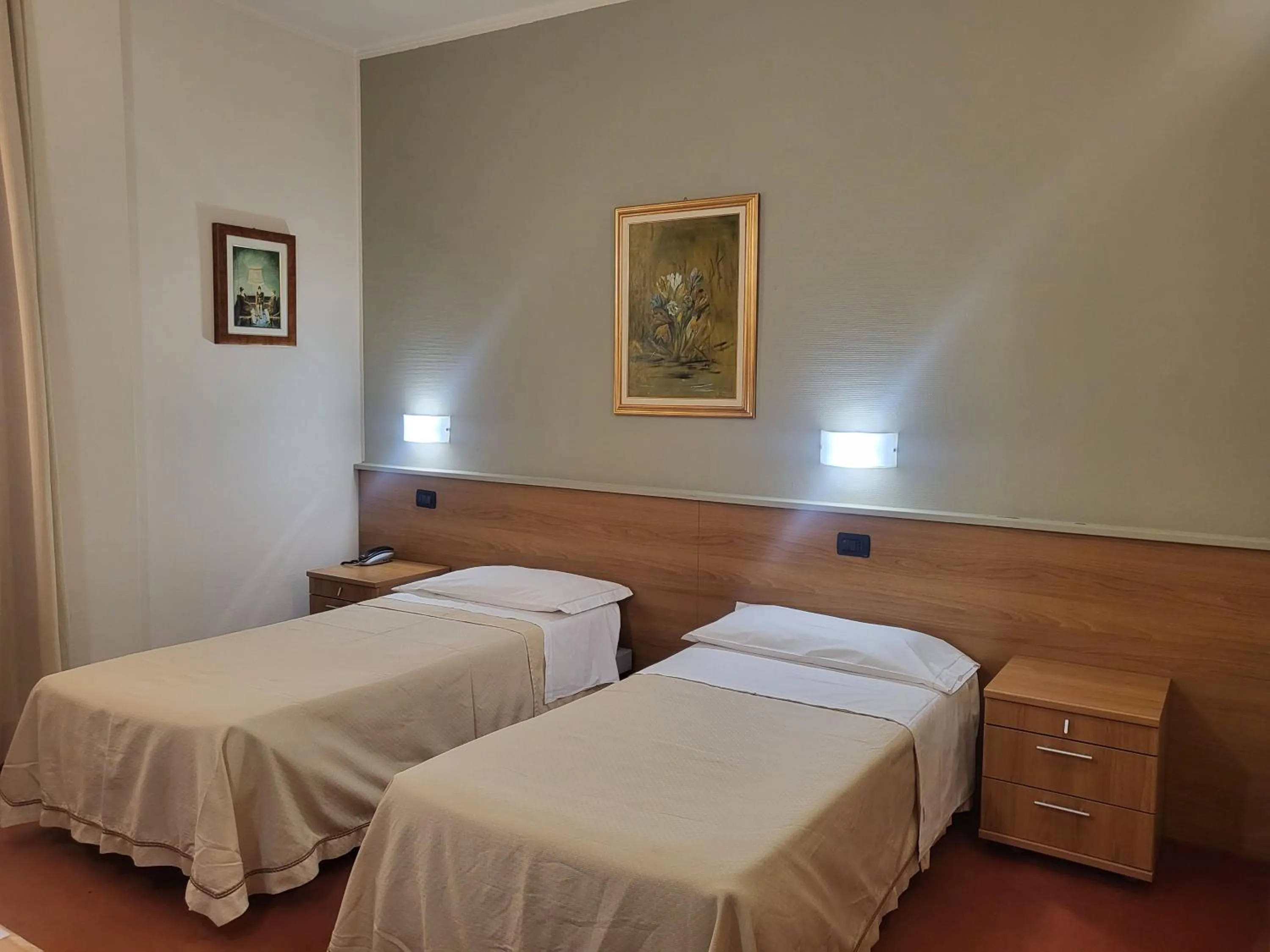 Bedroom, Bed in Hotel Lux