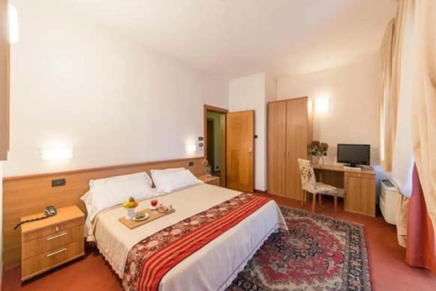 Bedroom, Bed in Hotel Lux