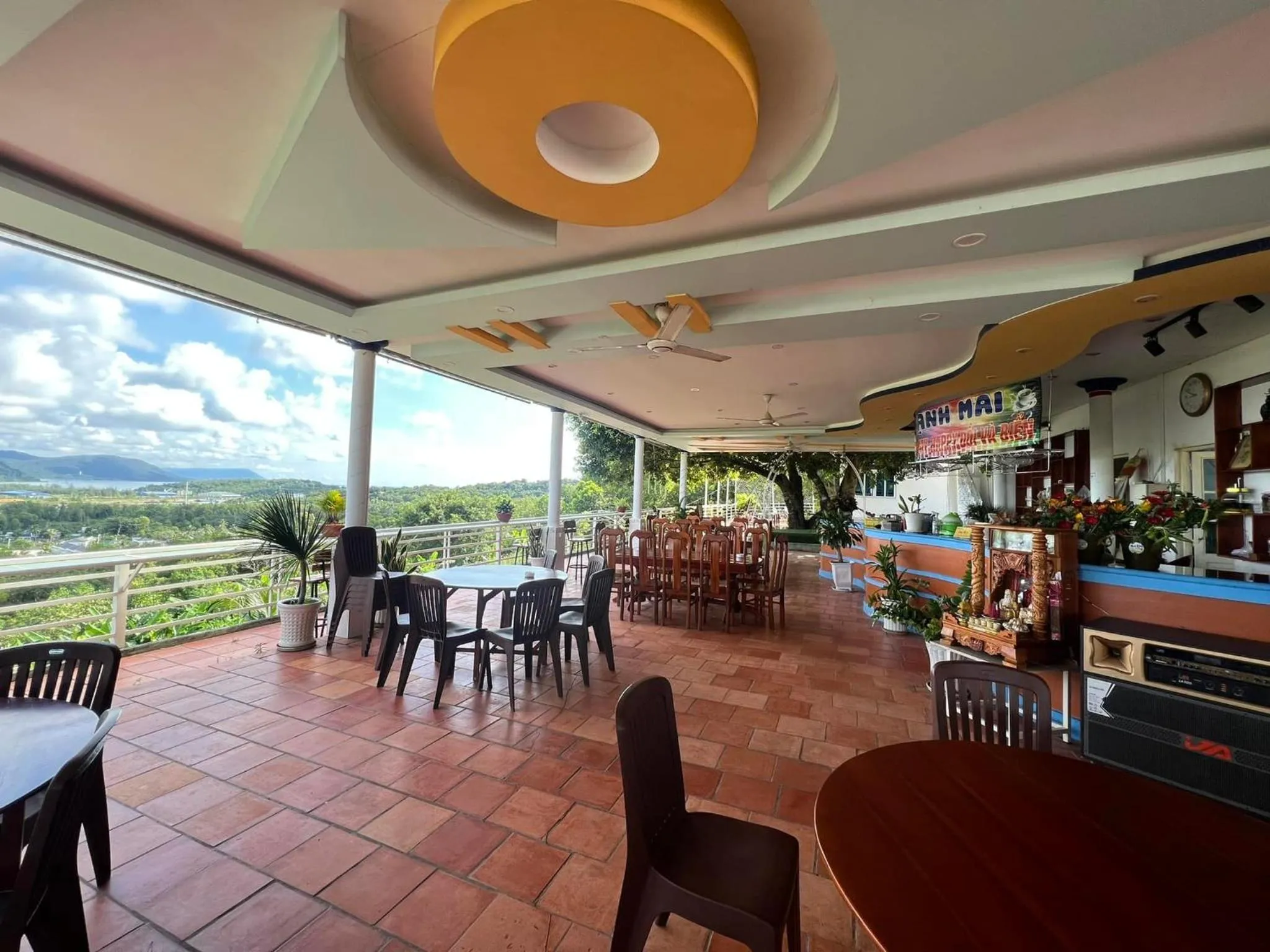 Restaurant/places to eat in Hanh Mai Hotel