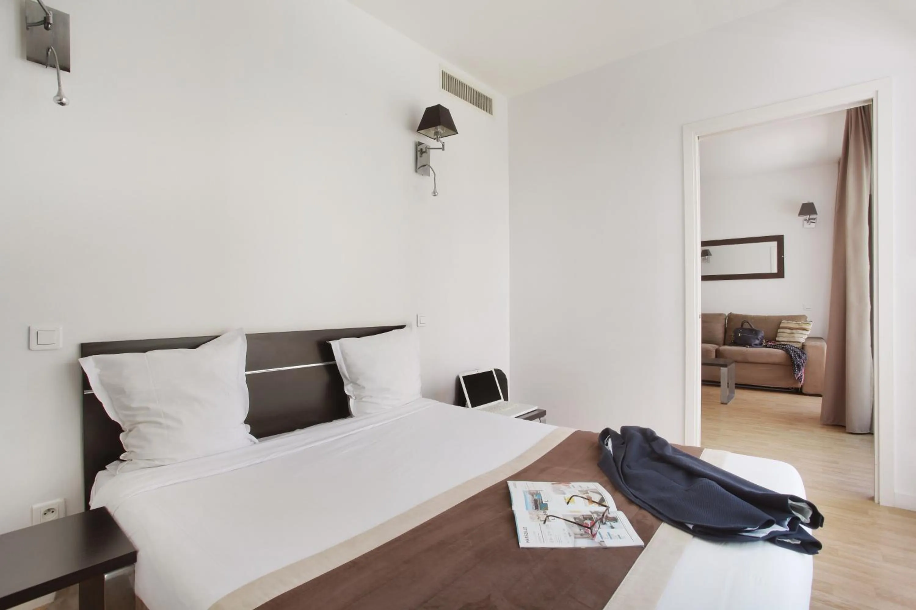 Bedroom, Bed in Appart'hôtel Odalys City - Monaco Les Hauts de la Principauté