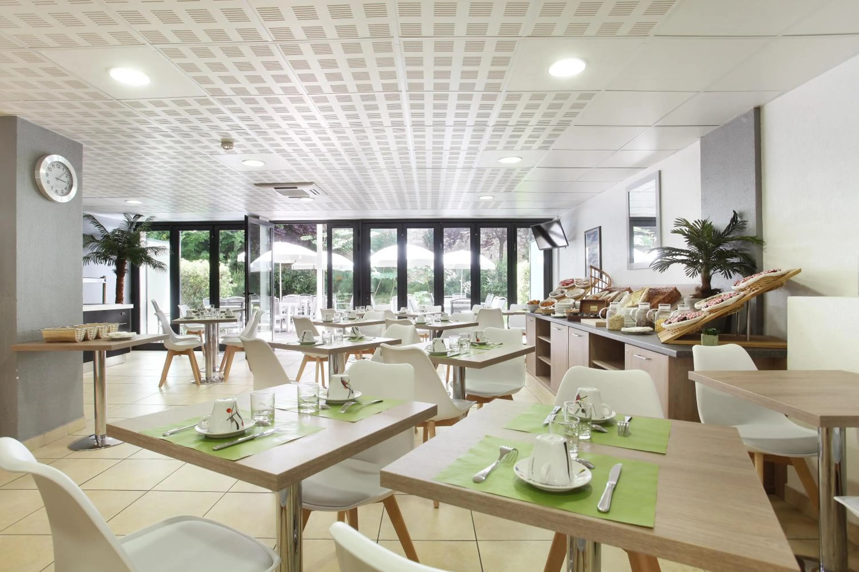 Buffet breakfast in Appart'hôtel Odalys City - Monaco Les Hauts de la Principauté