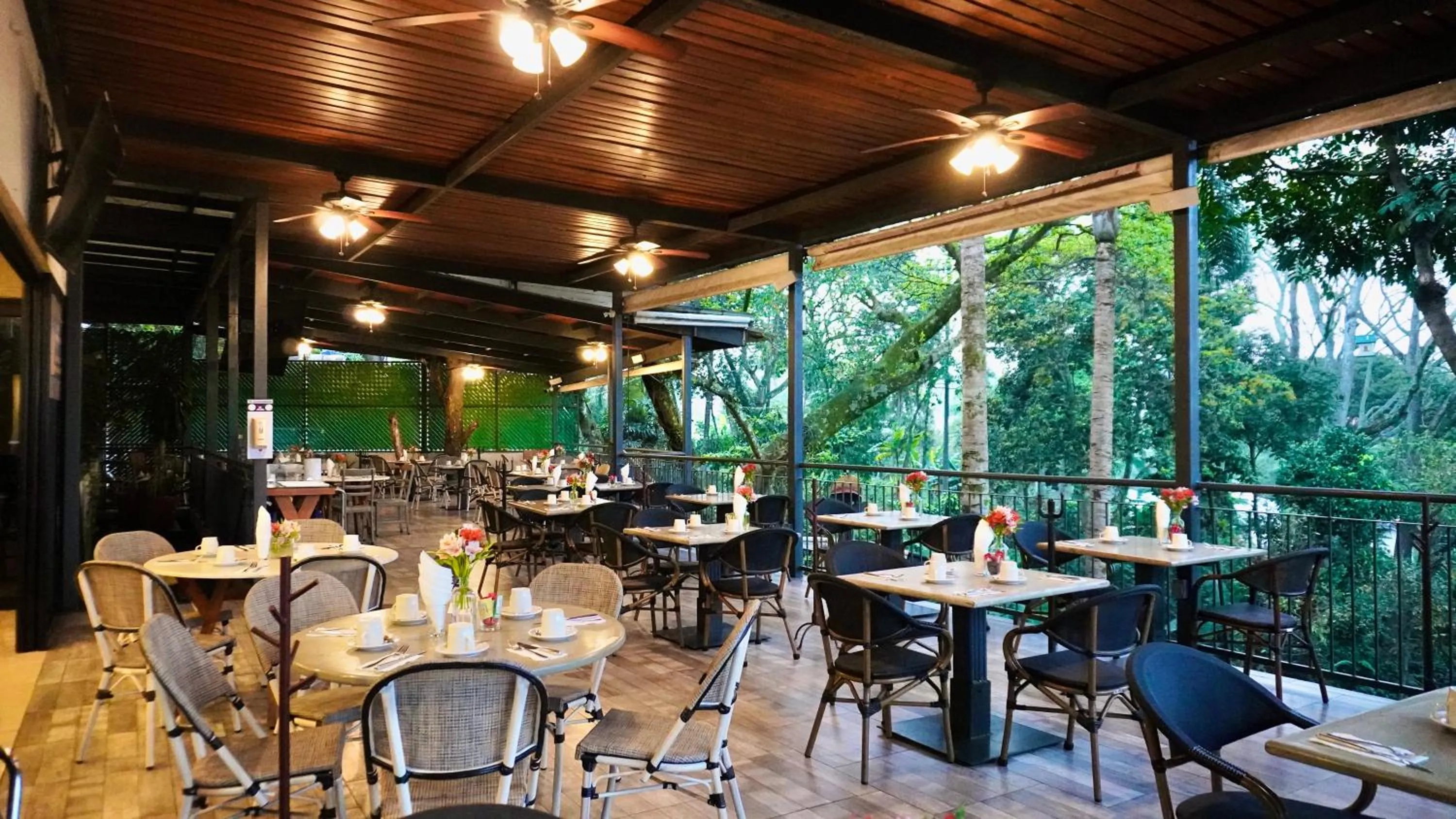 Restaurant/places to eat in Comfort Inn Cordoba