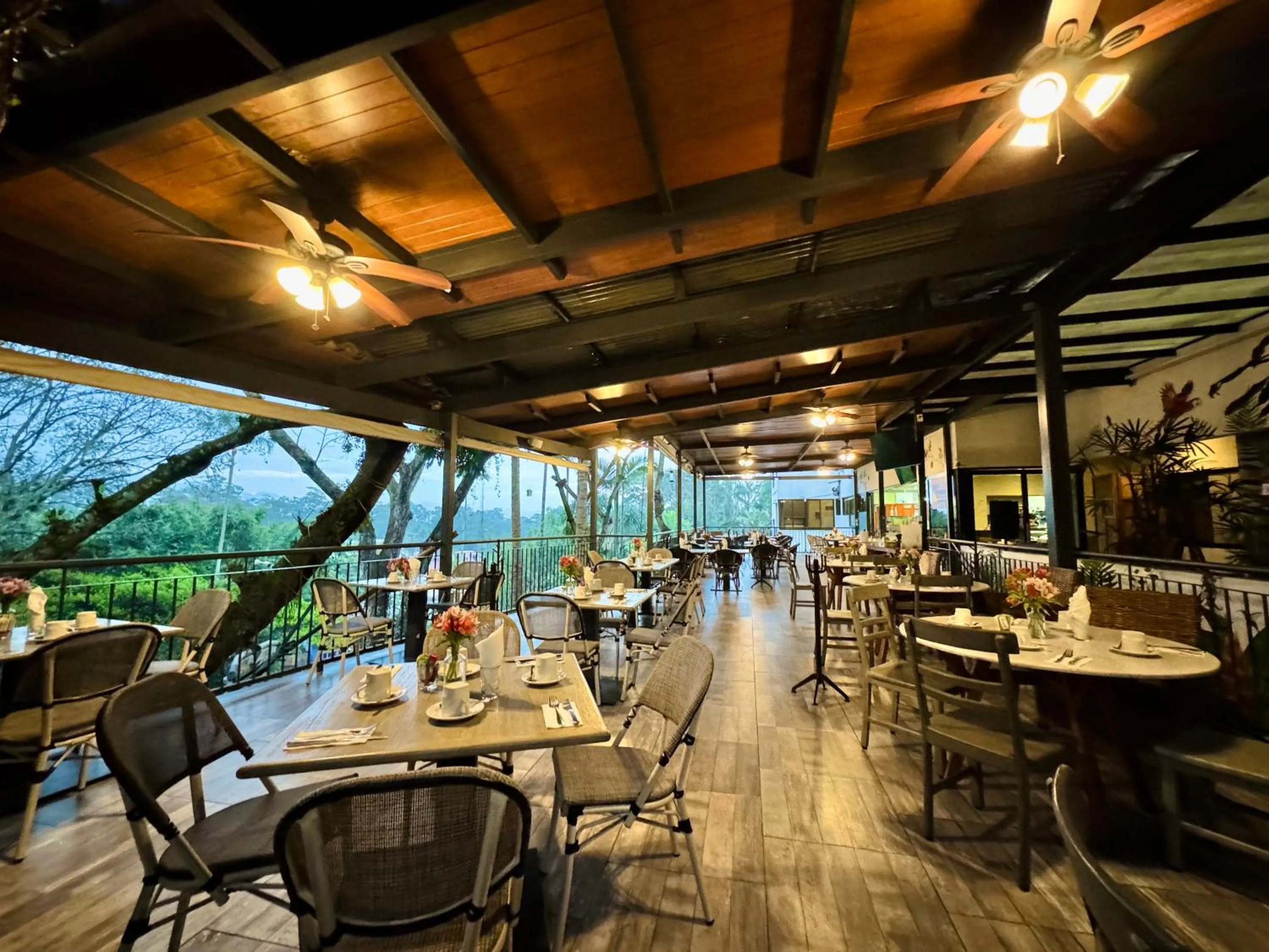 Restaurant/places to eat in Comfort Inn Cordoba