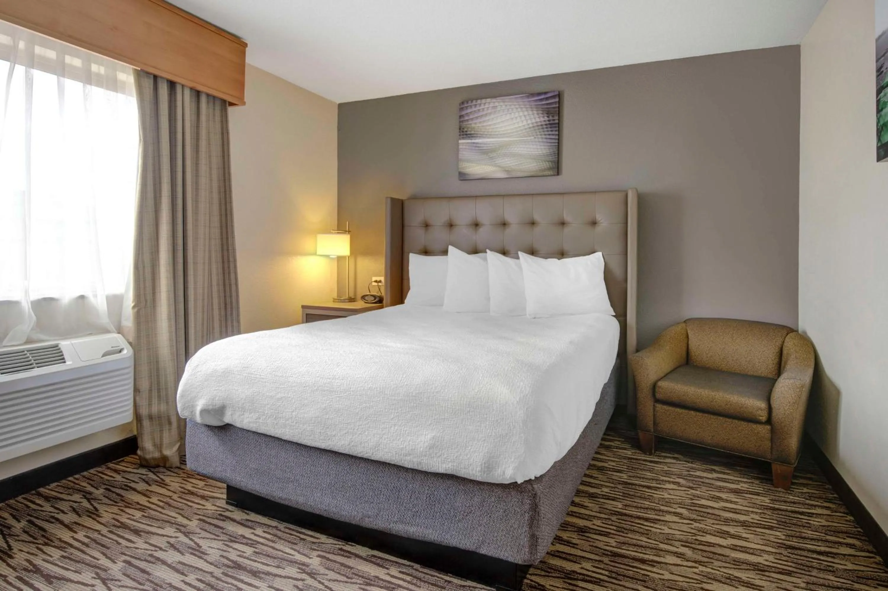 Bedroom, Bed in Best Western PLUS Peppertree Airport Inn