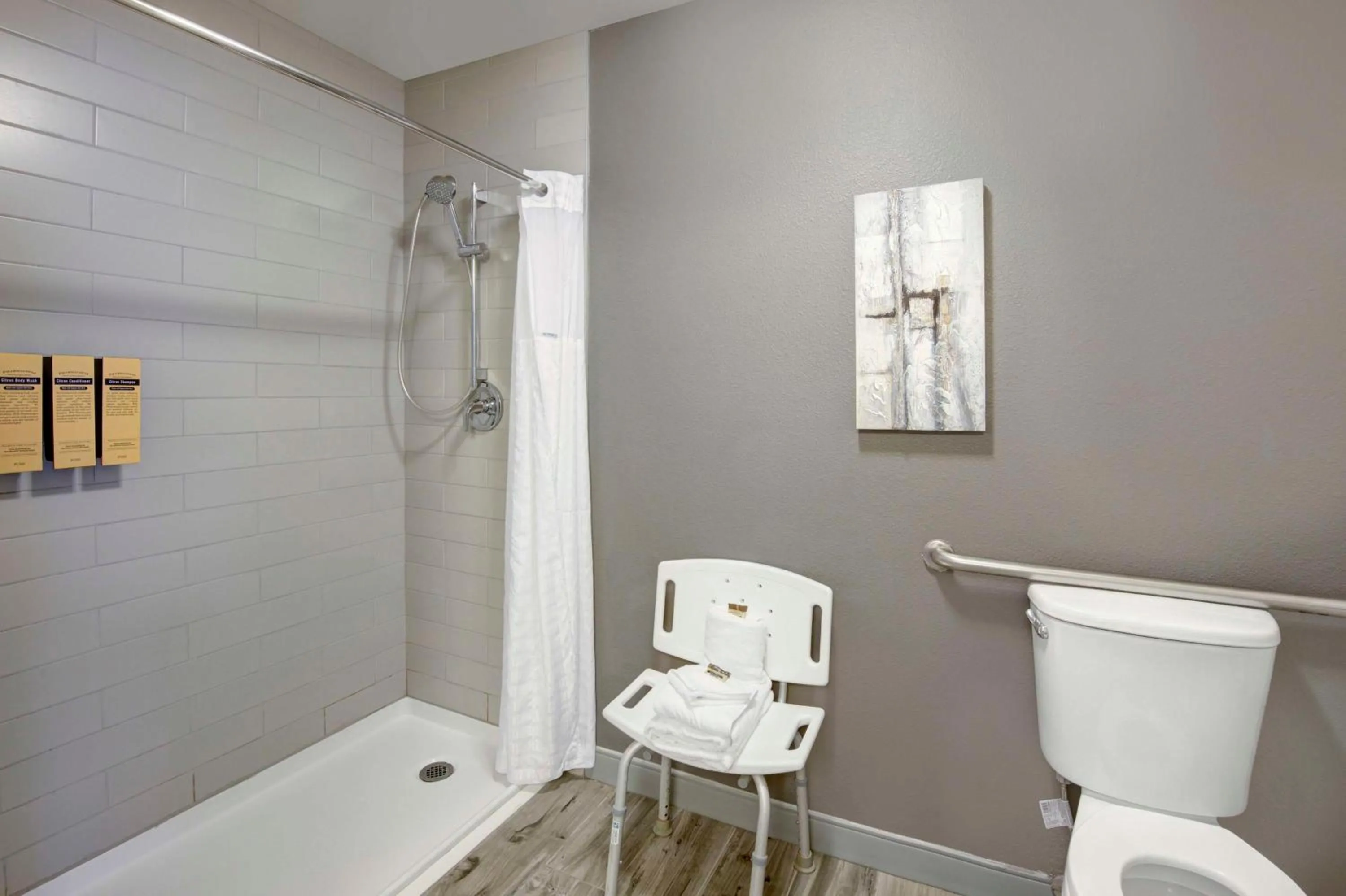 Bathroom in Best Western PLUS Peppertree Airport Inn