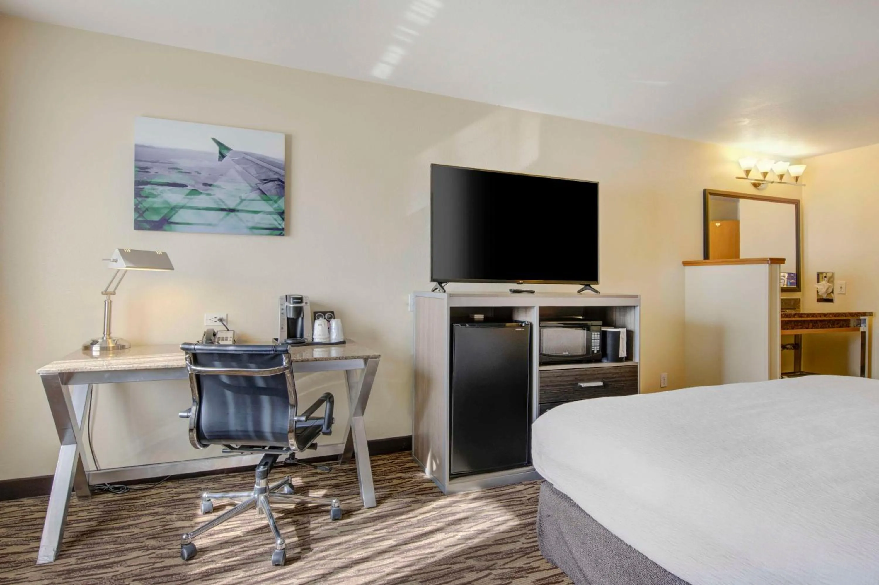 Bedroom, Bed in Best Western PLUS Peppertree Airport Inn