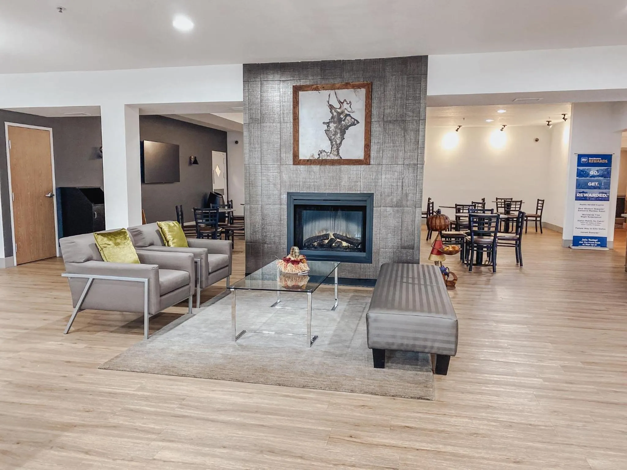 Lobby or reception in Best Western PLUS Peppertree Airport Inn