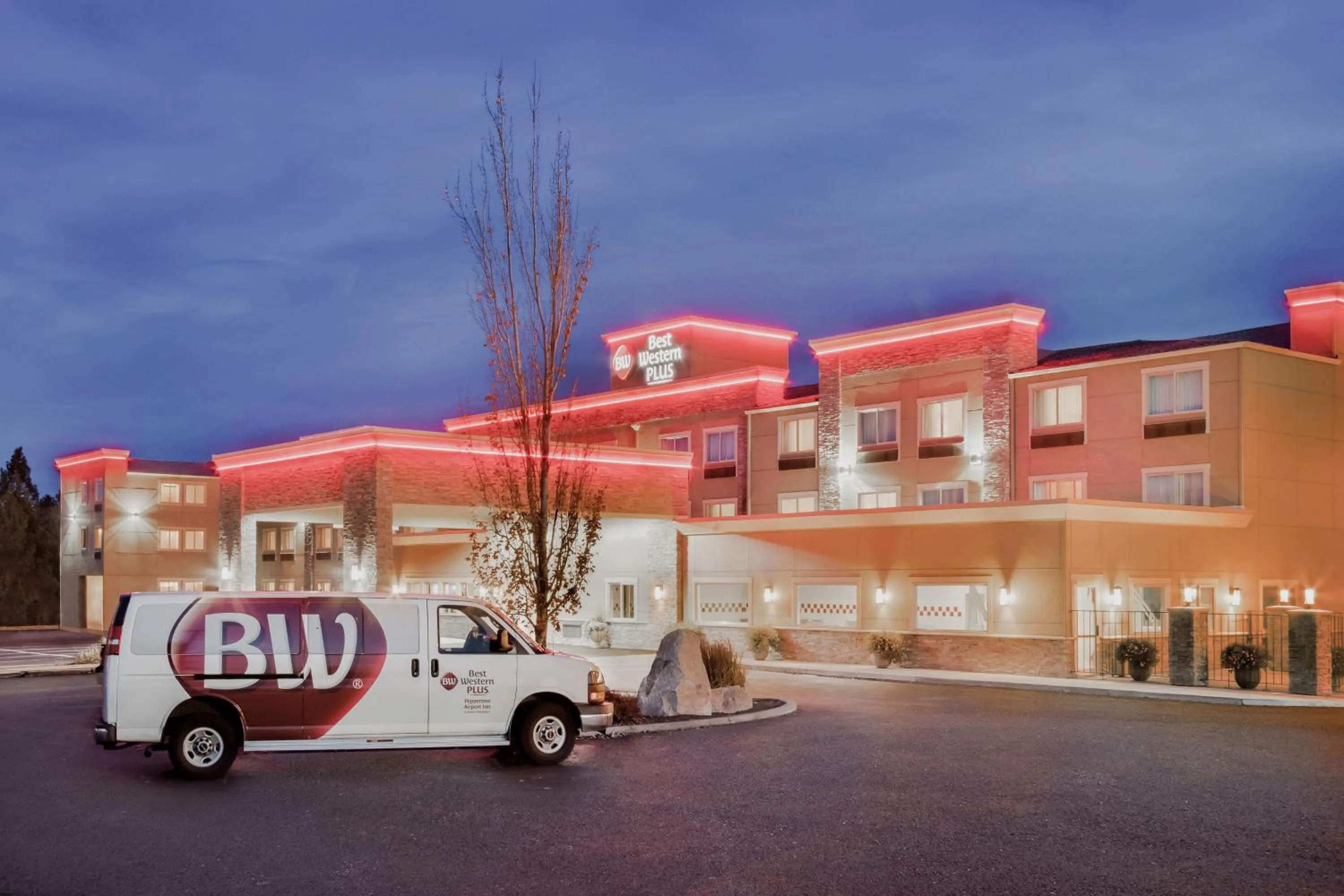 Property building in Best Western PLUS Peppertree Airport Inn