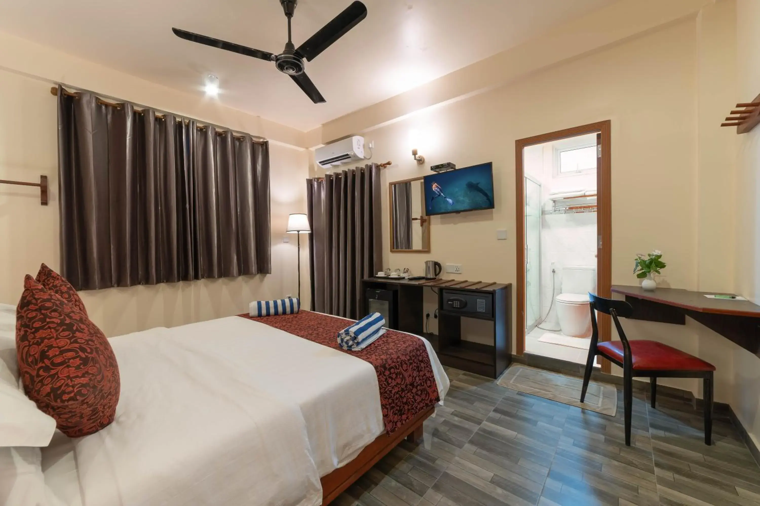 Double Room with Balcony - single occupancy in Paguro Beach Inn Double Room with Balcony - single occupancy in Paguro Beach Inn