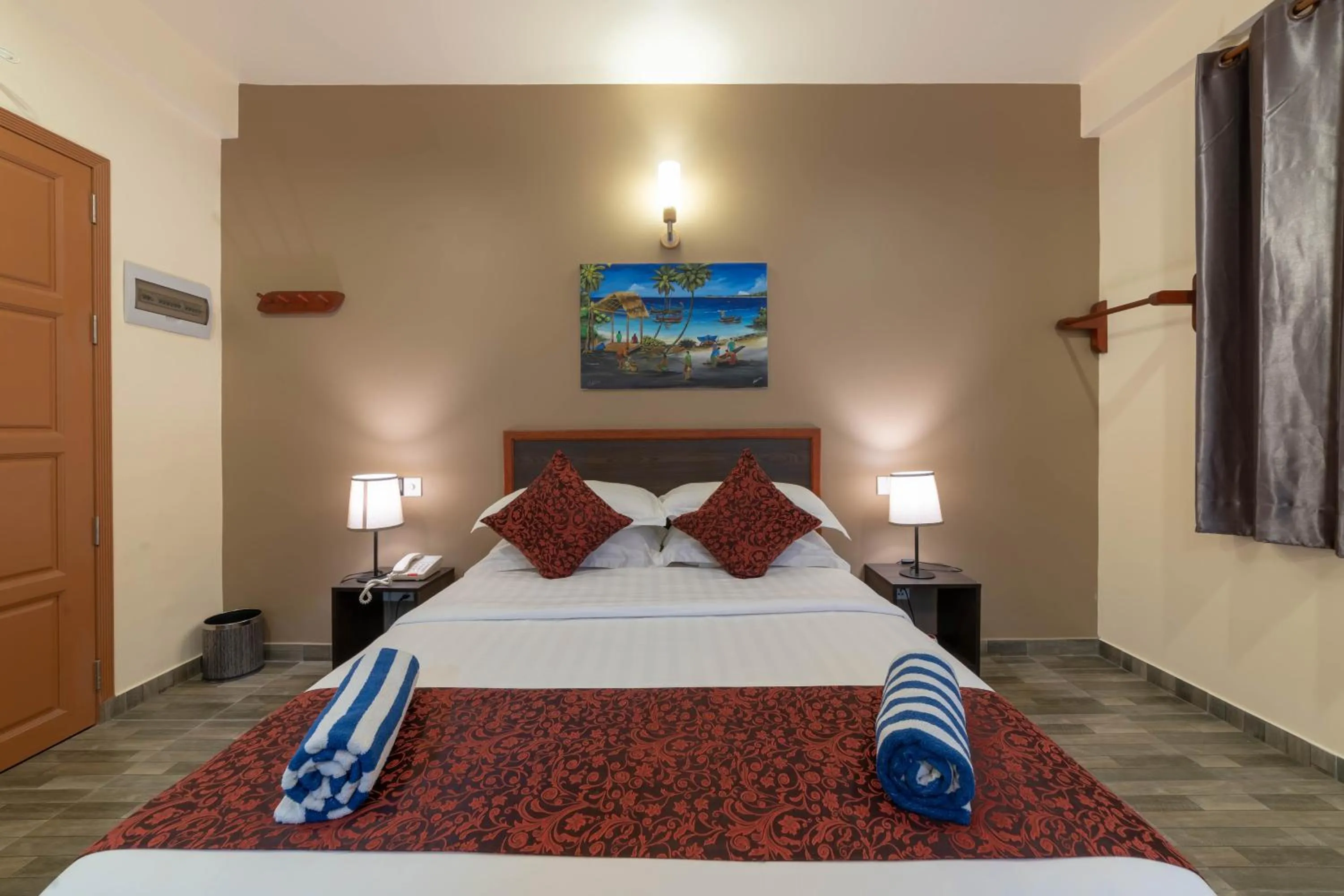 Bed in Paguro Beach Inn