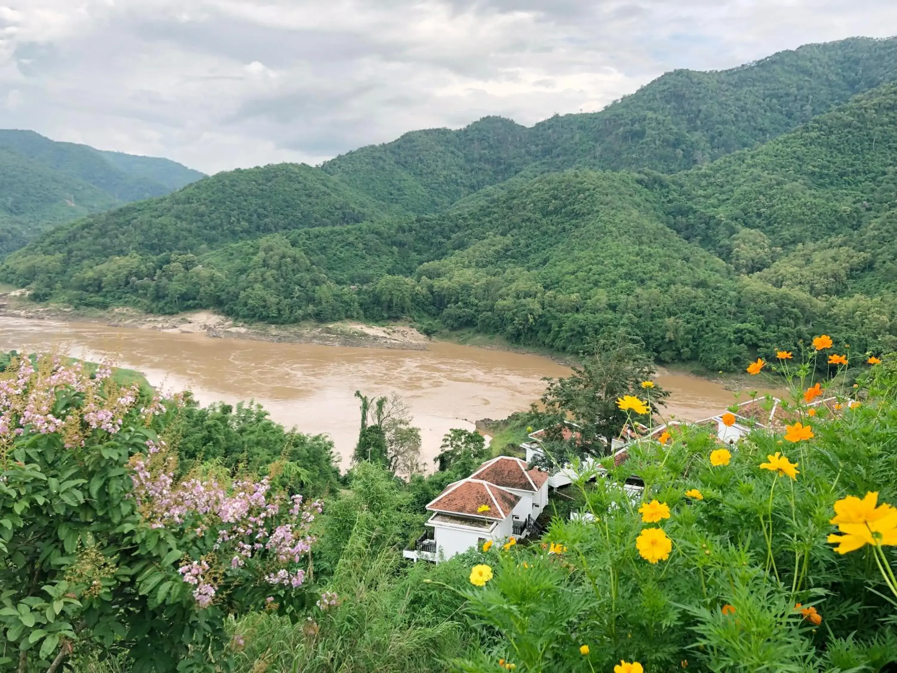 Riverfront Villa Twin in Le Grand Pakbeng Riverfront Villa Twin in Le Grand Pakbeng