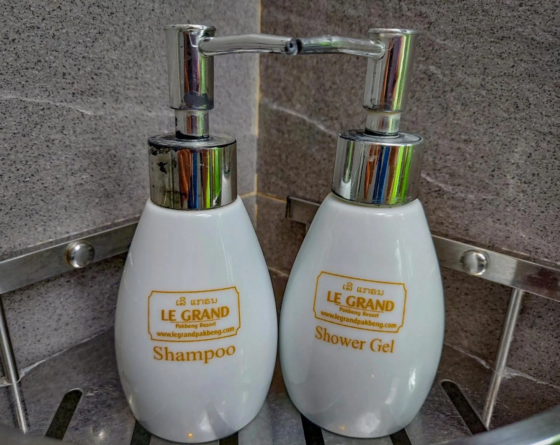 Shower in Le Grand Pakbeng