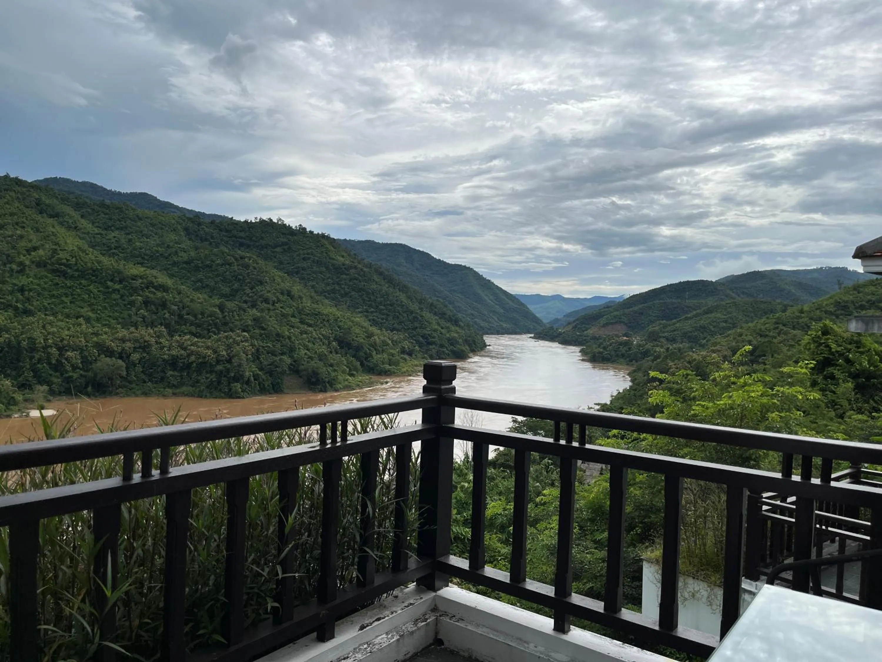 Property building in Le Grand Pakbeng