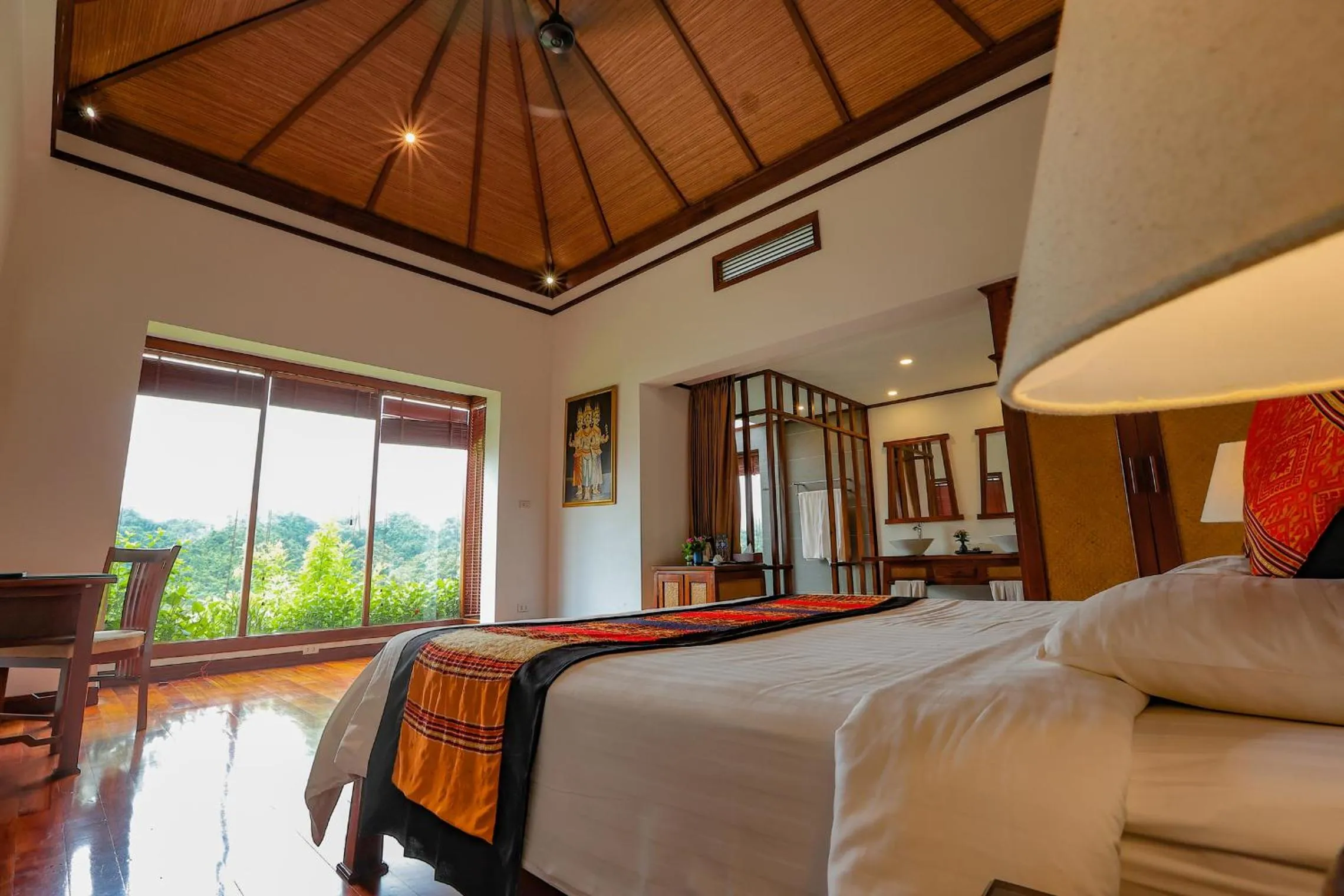 Bedroom, Bed in Le Grand Pakbeng