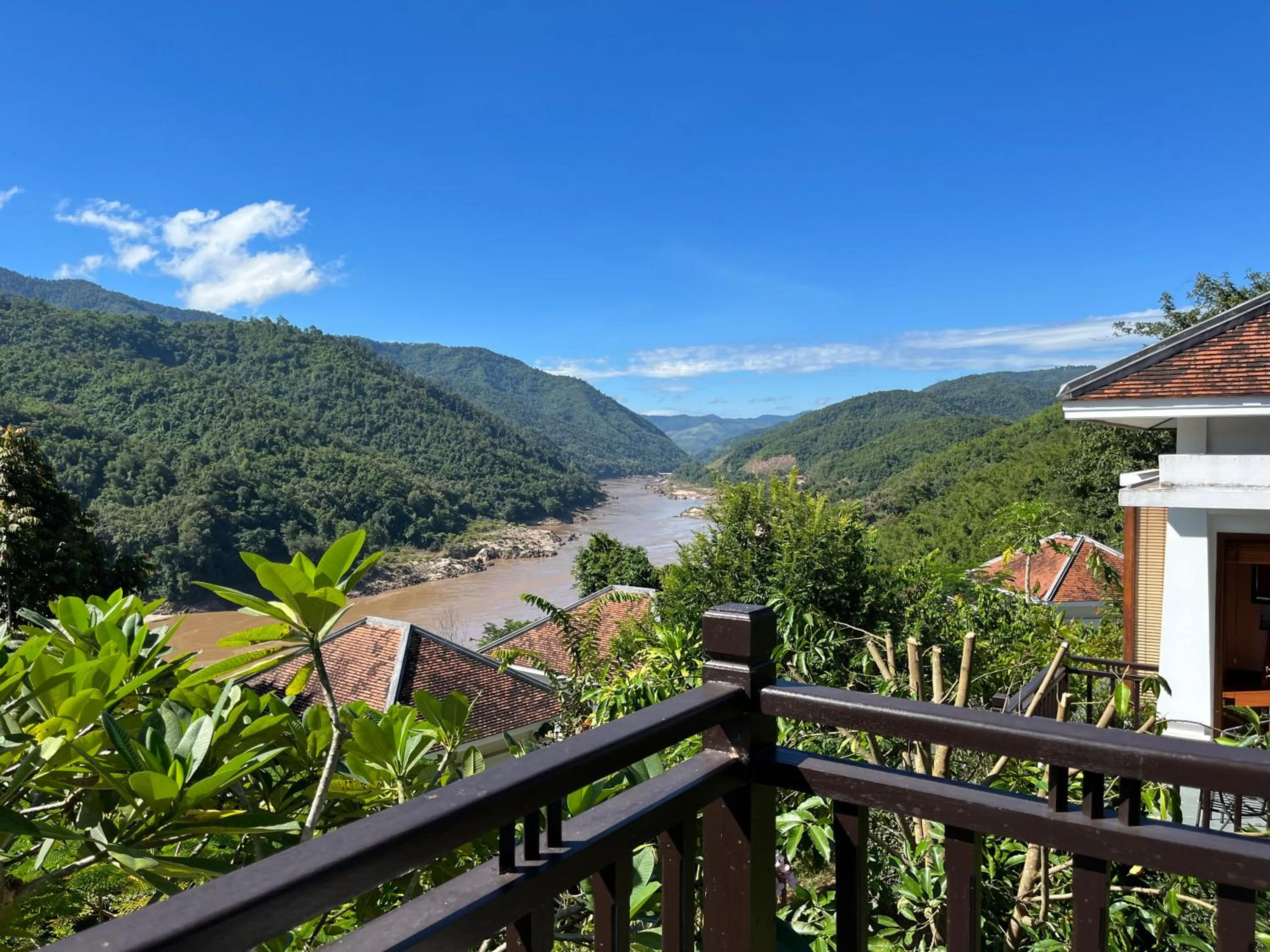 Property building in Le Grand Pakbeng