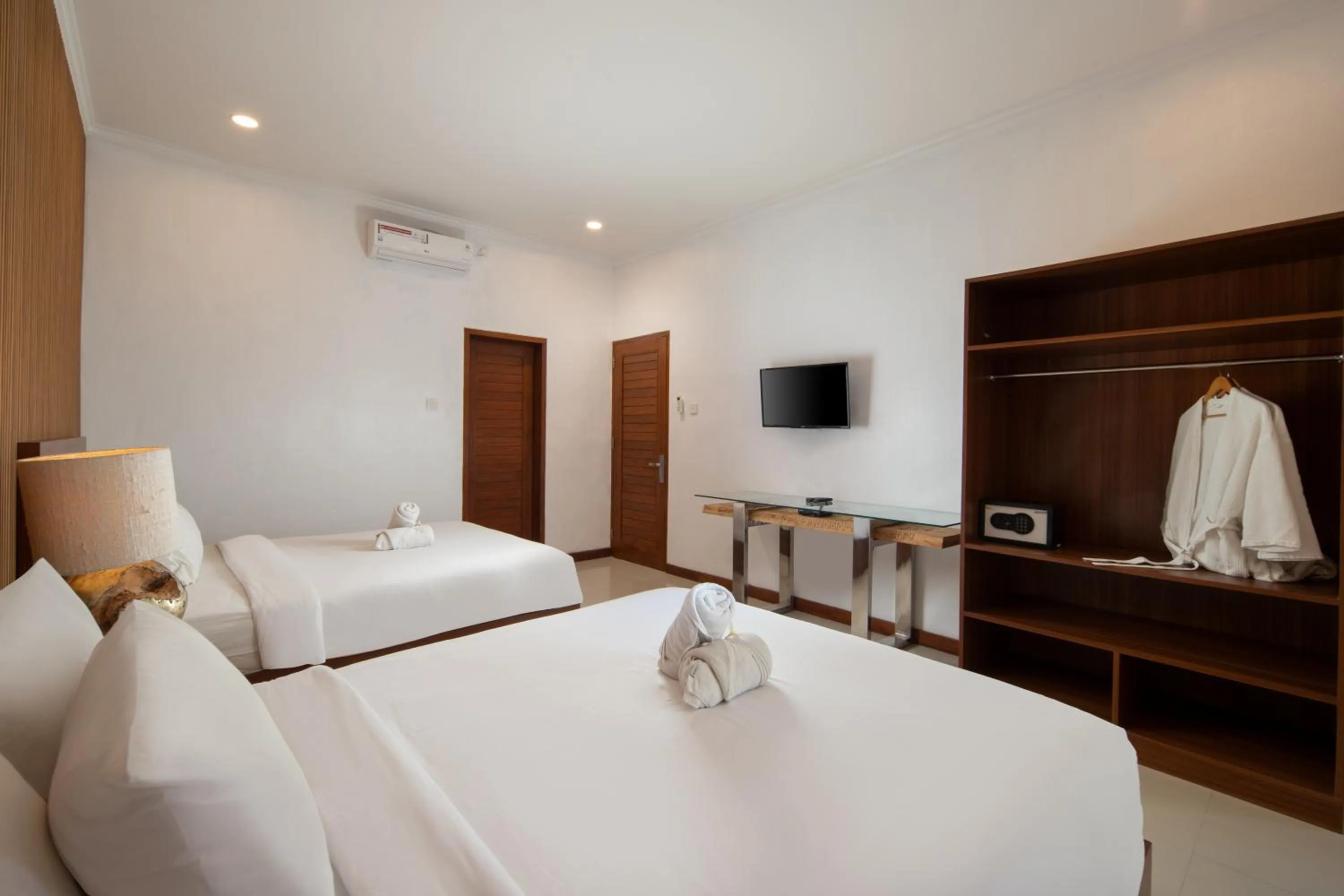 Bedroom, Bed in Daha Mansions Seminyak