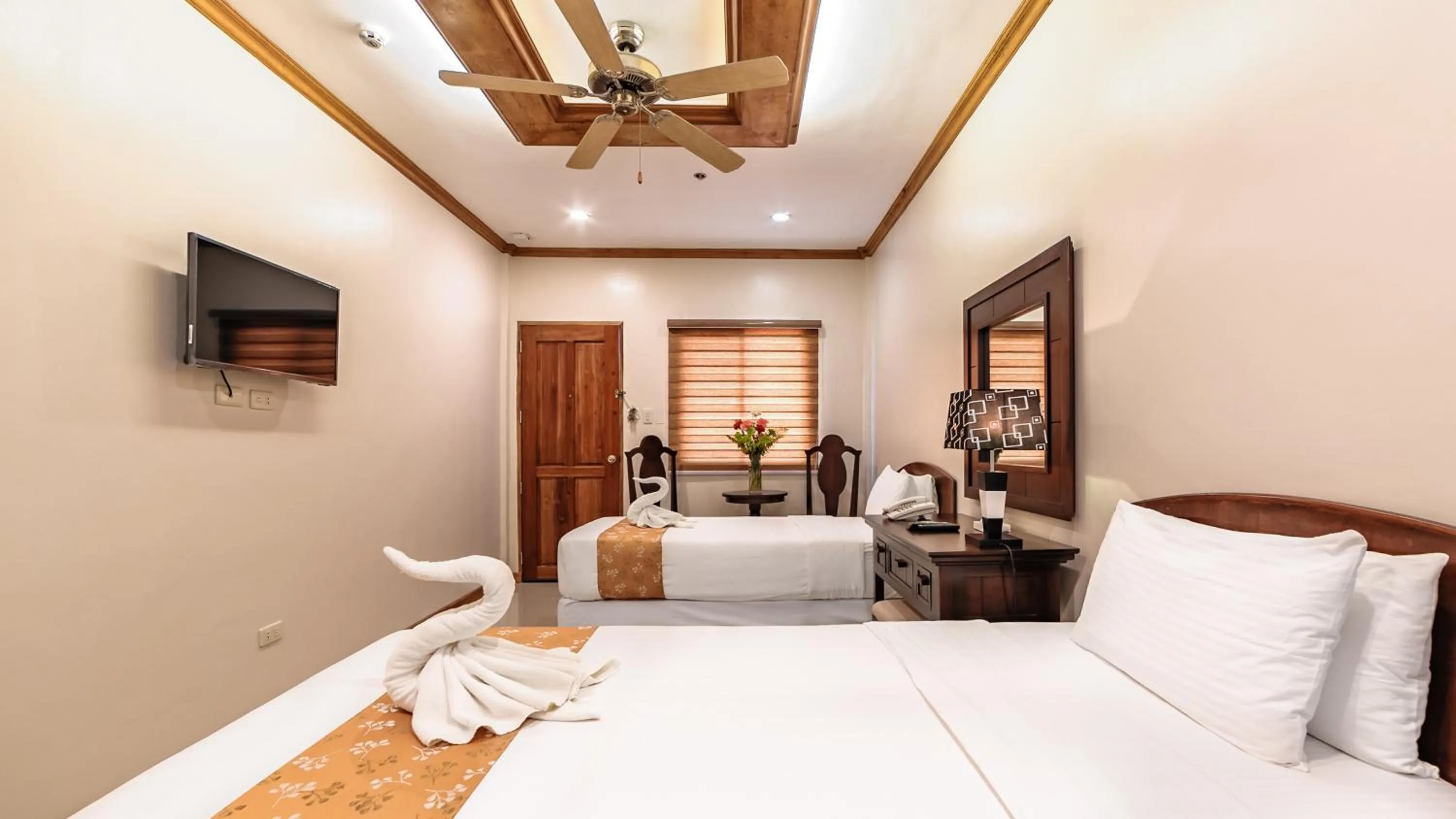 Photo of the whole room, Bed in Flushing Meadows Resorts & Playground