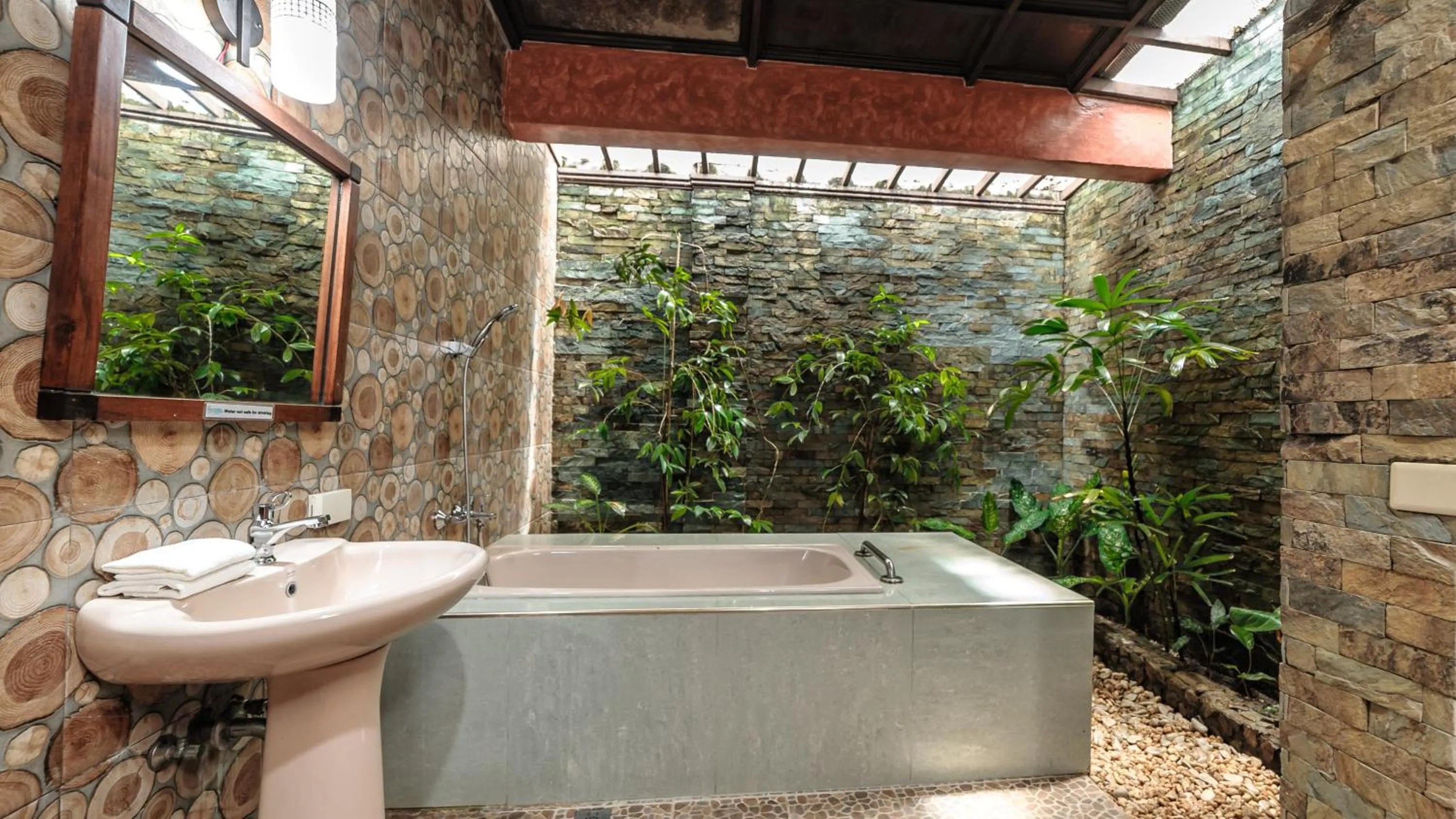 Bathroom in Flushing Meadows Resorts & Playground