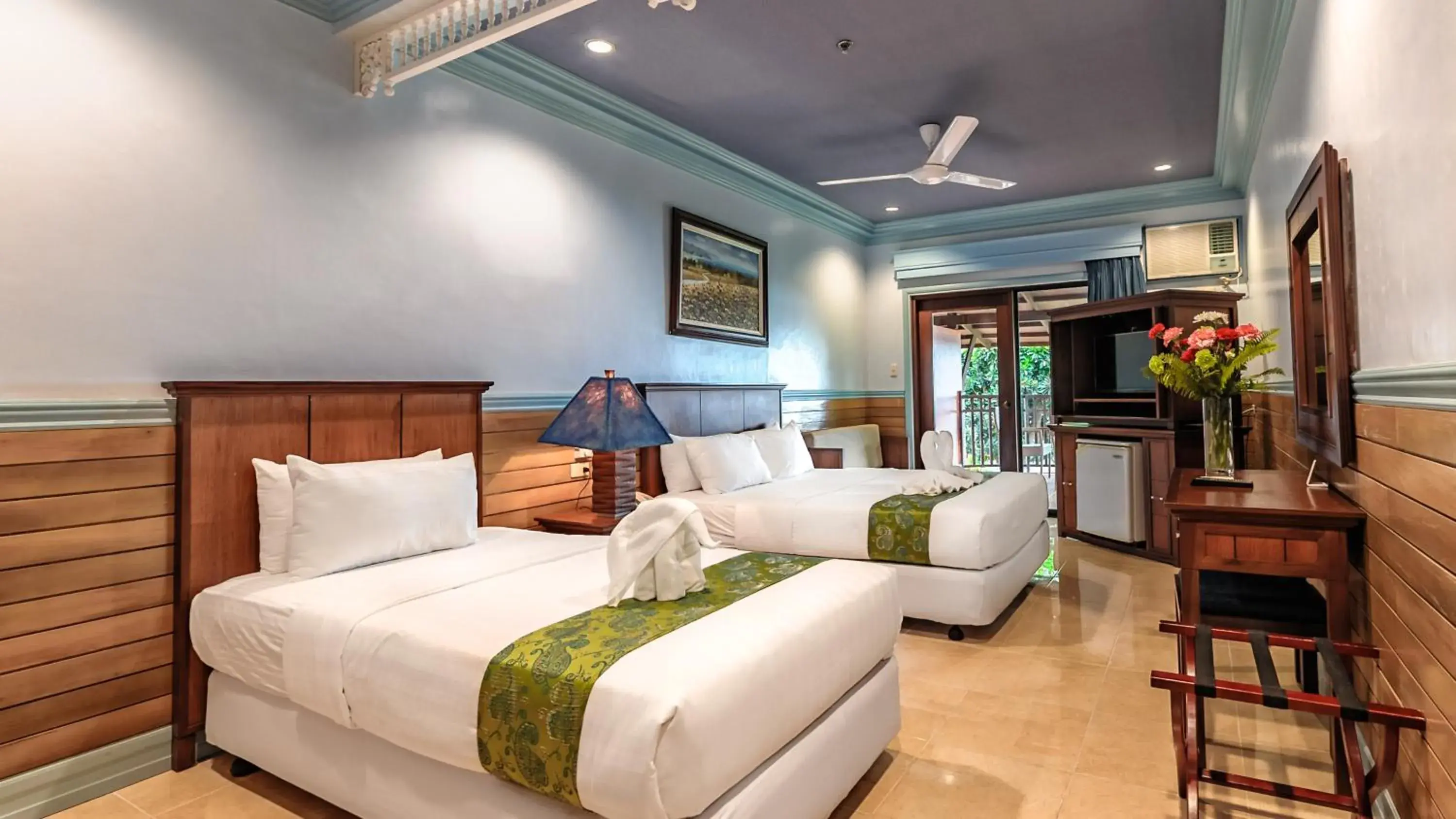 Deluxe Triple Room with Sea View in Flushing Meadows Resorts & Playground Deluxe Triple Room with Sea View in Flushing Meadows Resorts & Playground