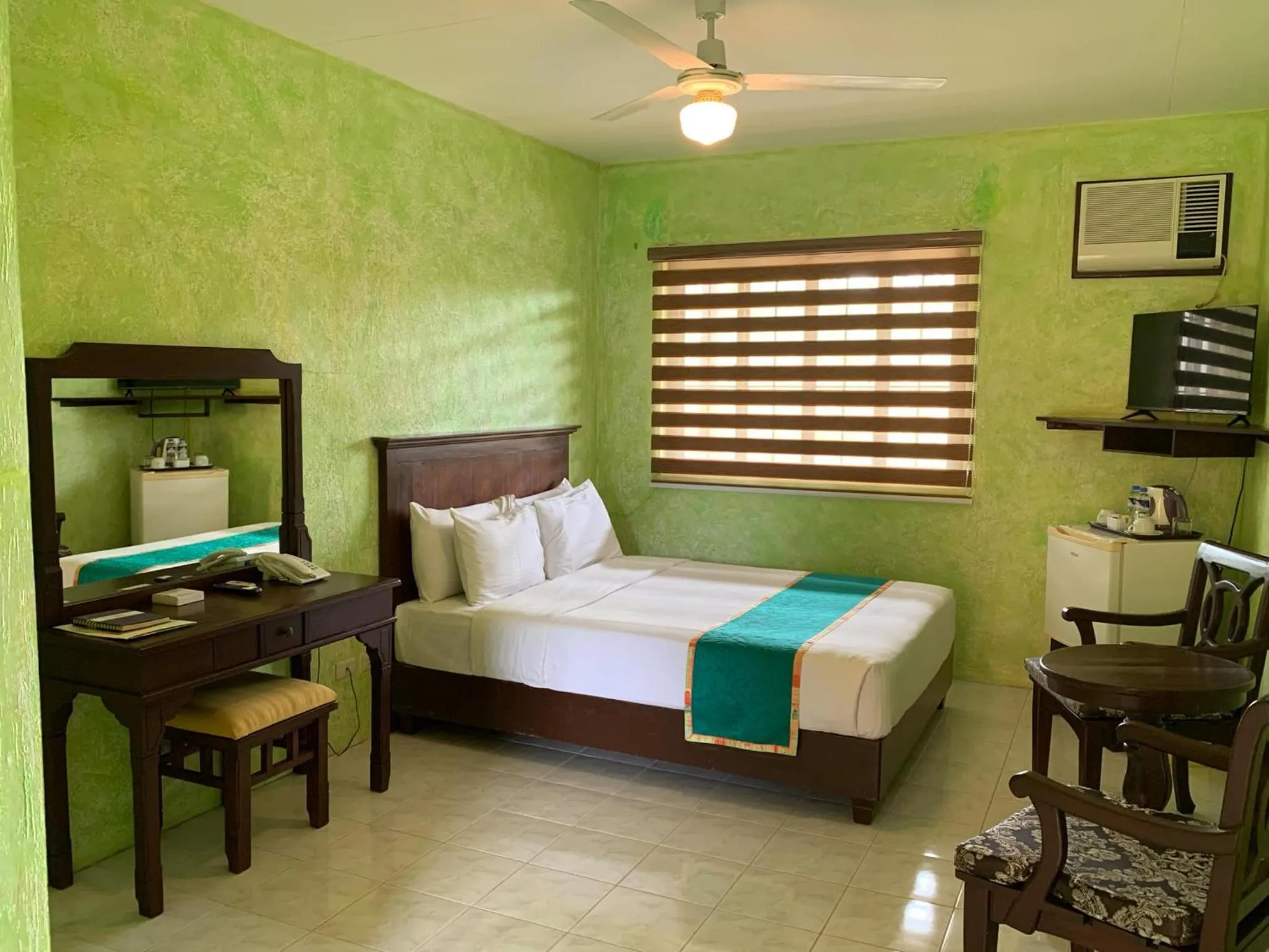 Photo of the whole room, Bed in Flushing Meadows Resorts & Playground