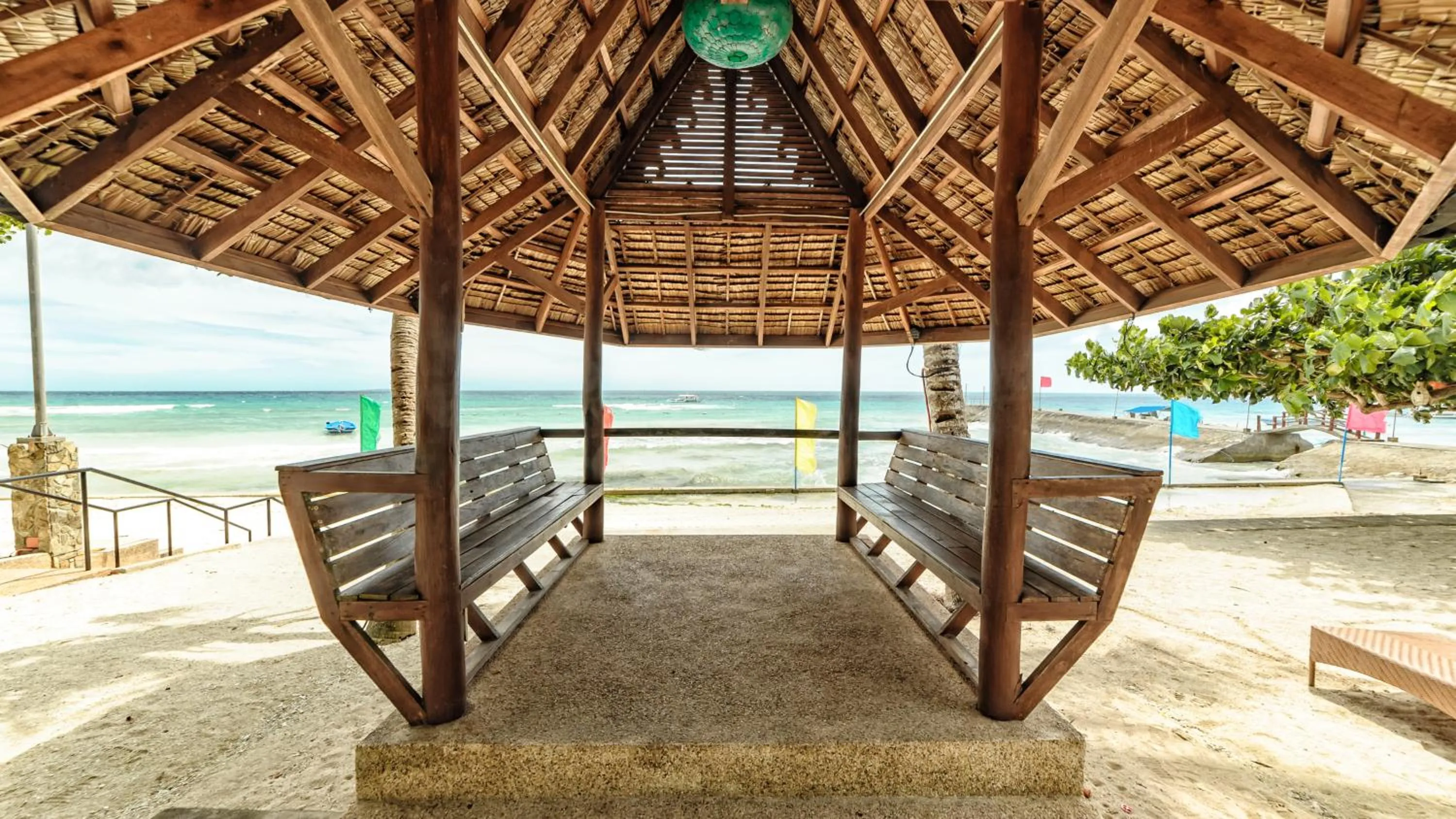 Beach in Flushing Meadows Resorts & Playground